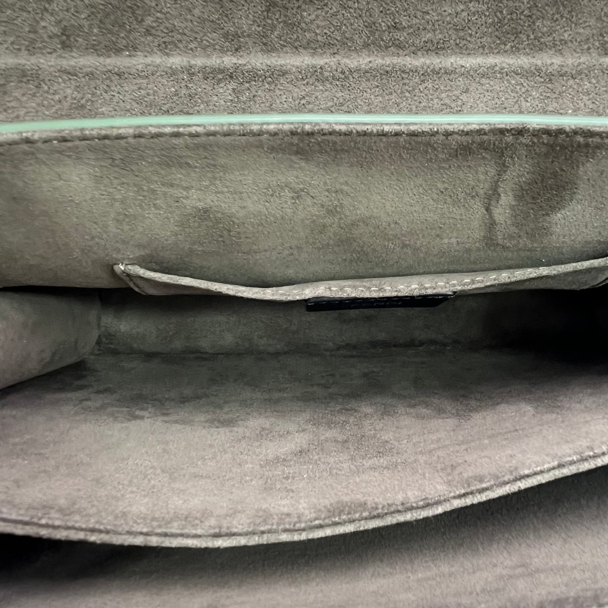 Vitello Liberty Scalloped Studded Kan I Shoulder Bag Grigio Polvere twins