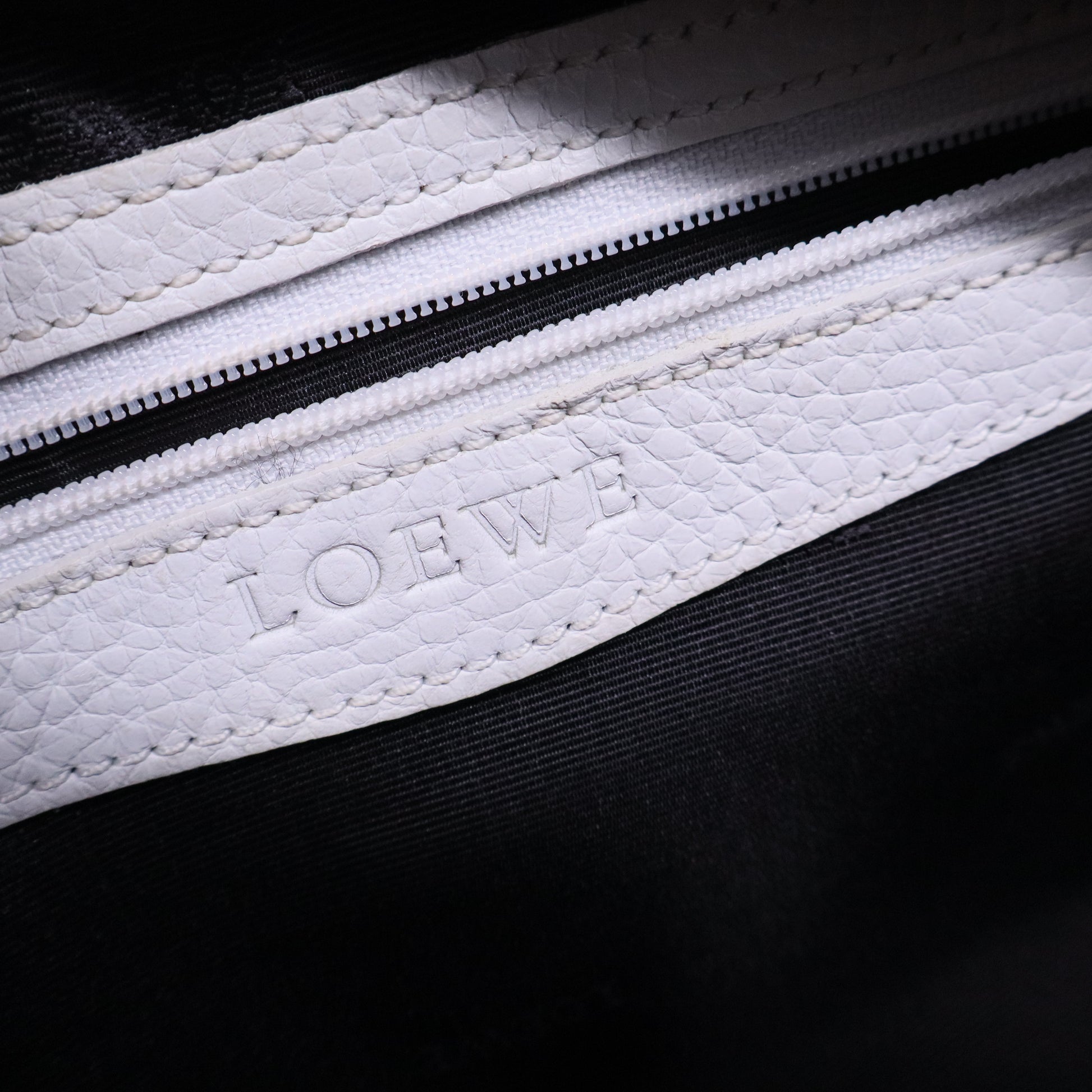 Loewe White Leather Senda Satchel Loewe B12356