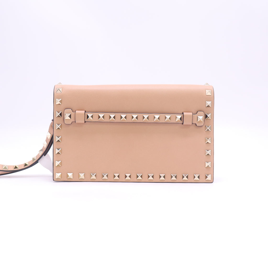 Valentino Garavani Rockstud Flap Clutch Bag B24383