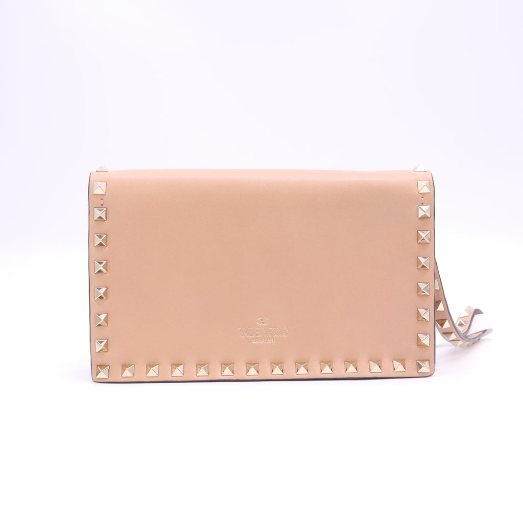 Valentino Garavani Rockstud Flap Clutch Bag B24383