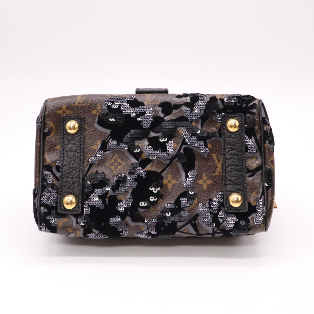 Carrousel Handbag Limited Edition Fleur De Jais  B22528