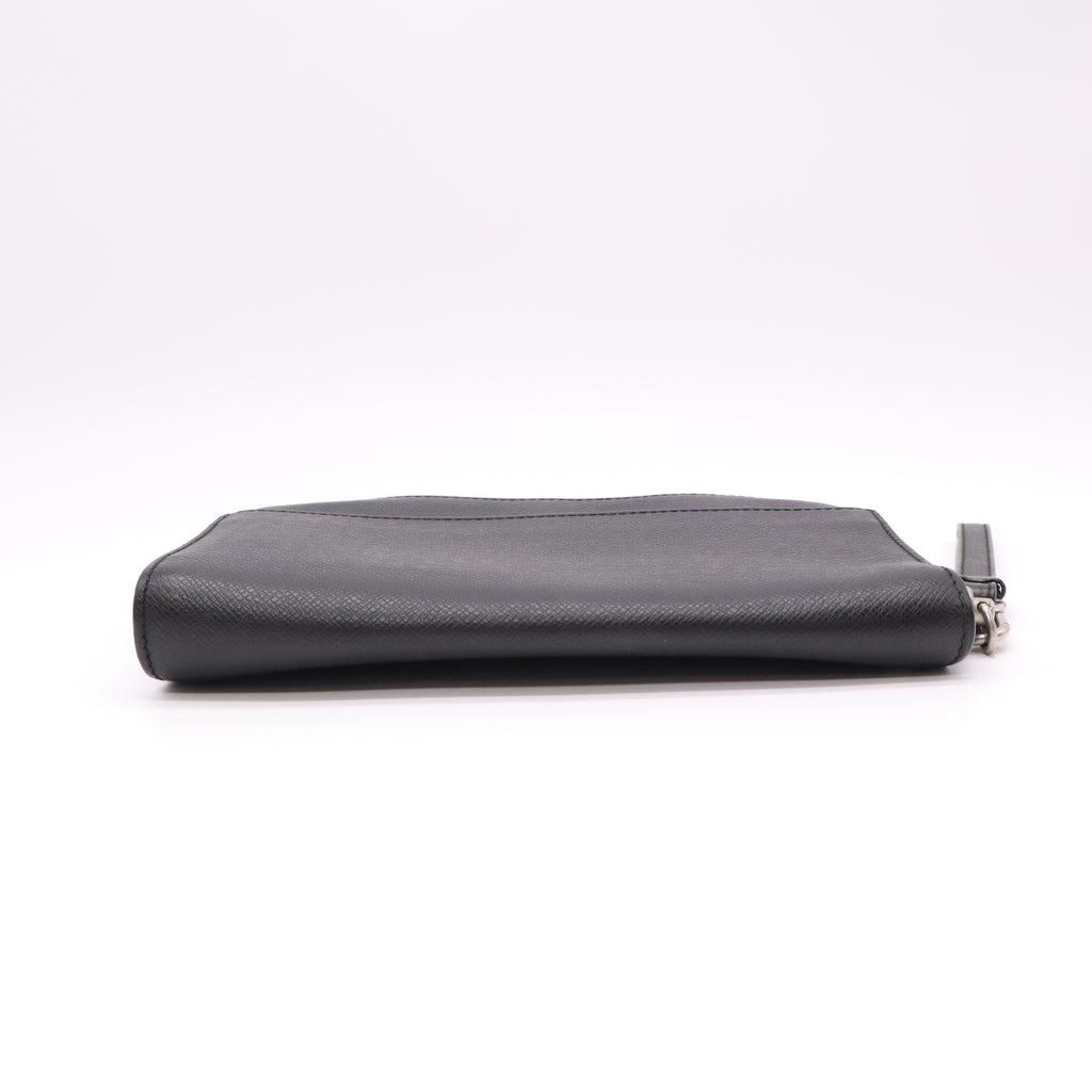 Louis Vuitton Taiga Toiletry Pouch W22193