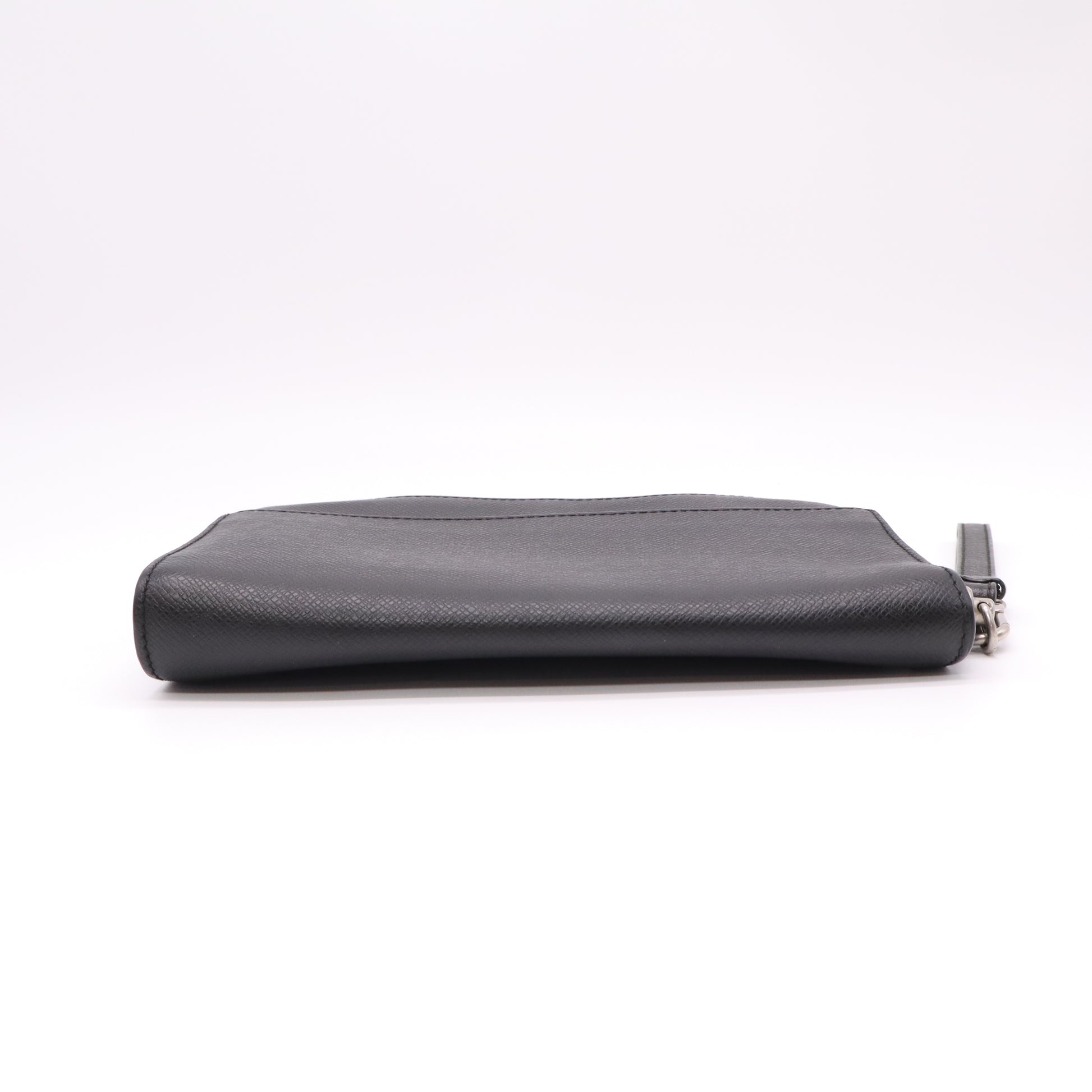 Louis Vuitton Taiga Toiletry Pouch W22193