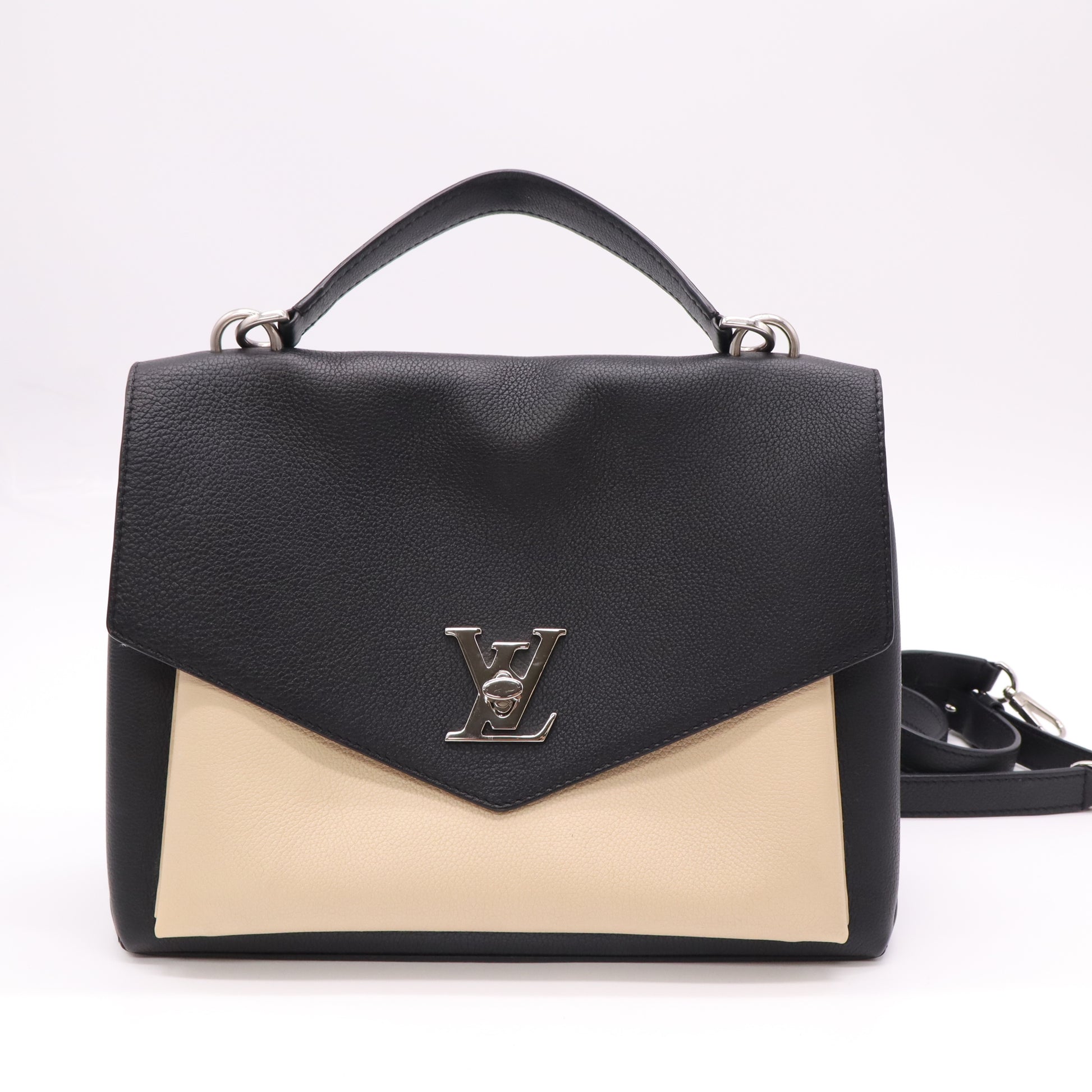 Louis Vuitton Lockme II Bag B22552