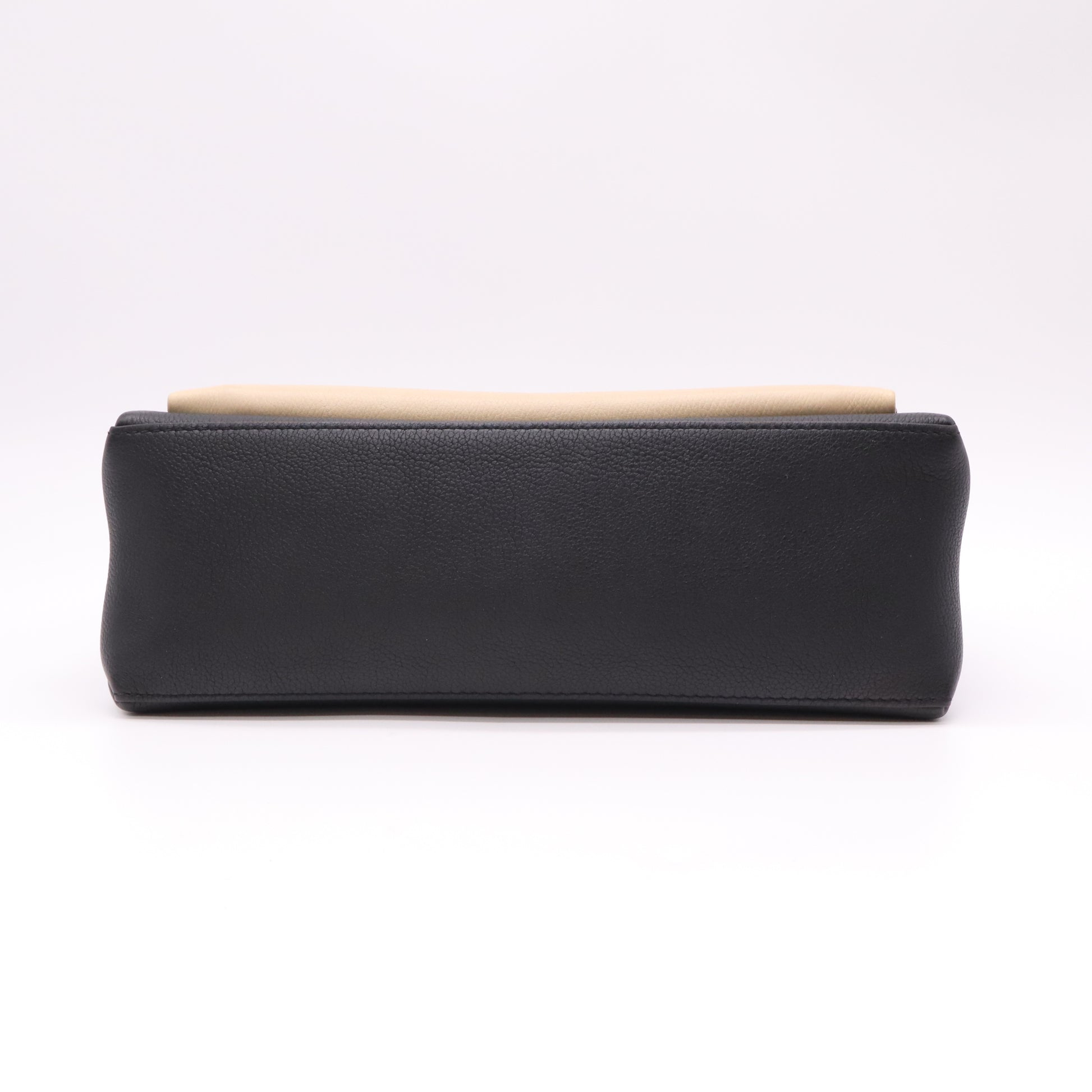 Louis Vuitton Lockme II Bag B22552