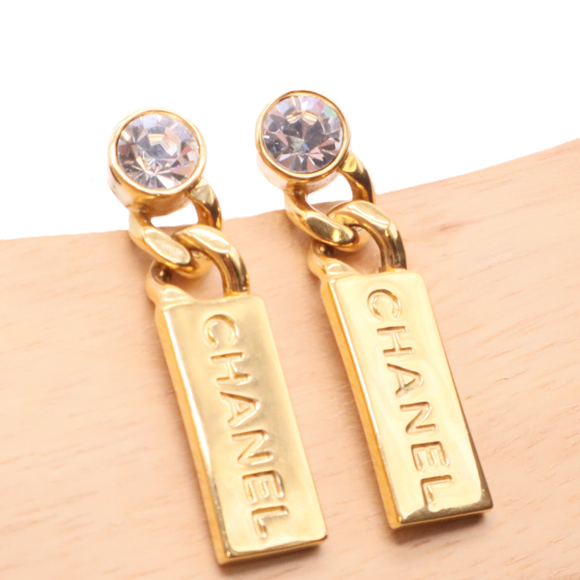 Strass Logo Tag Drop Earrings