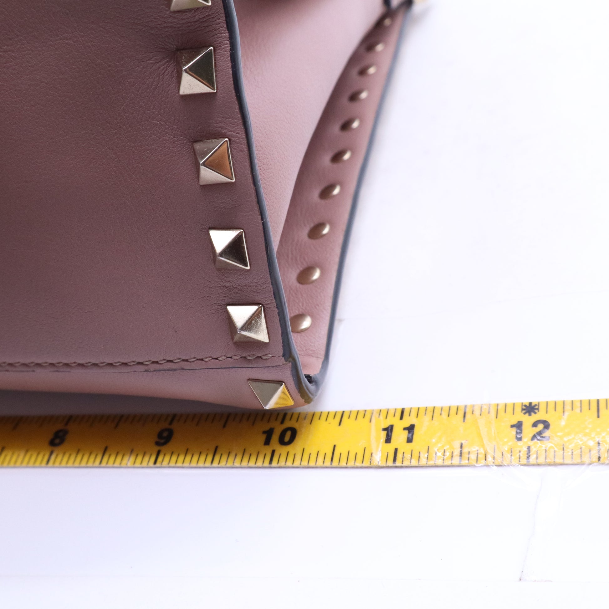Small Rockstud Grainy Calfskin Crossbody Bag B21226