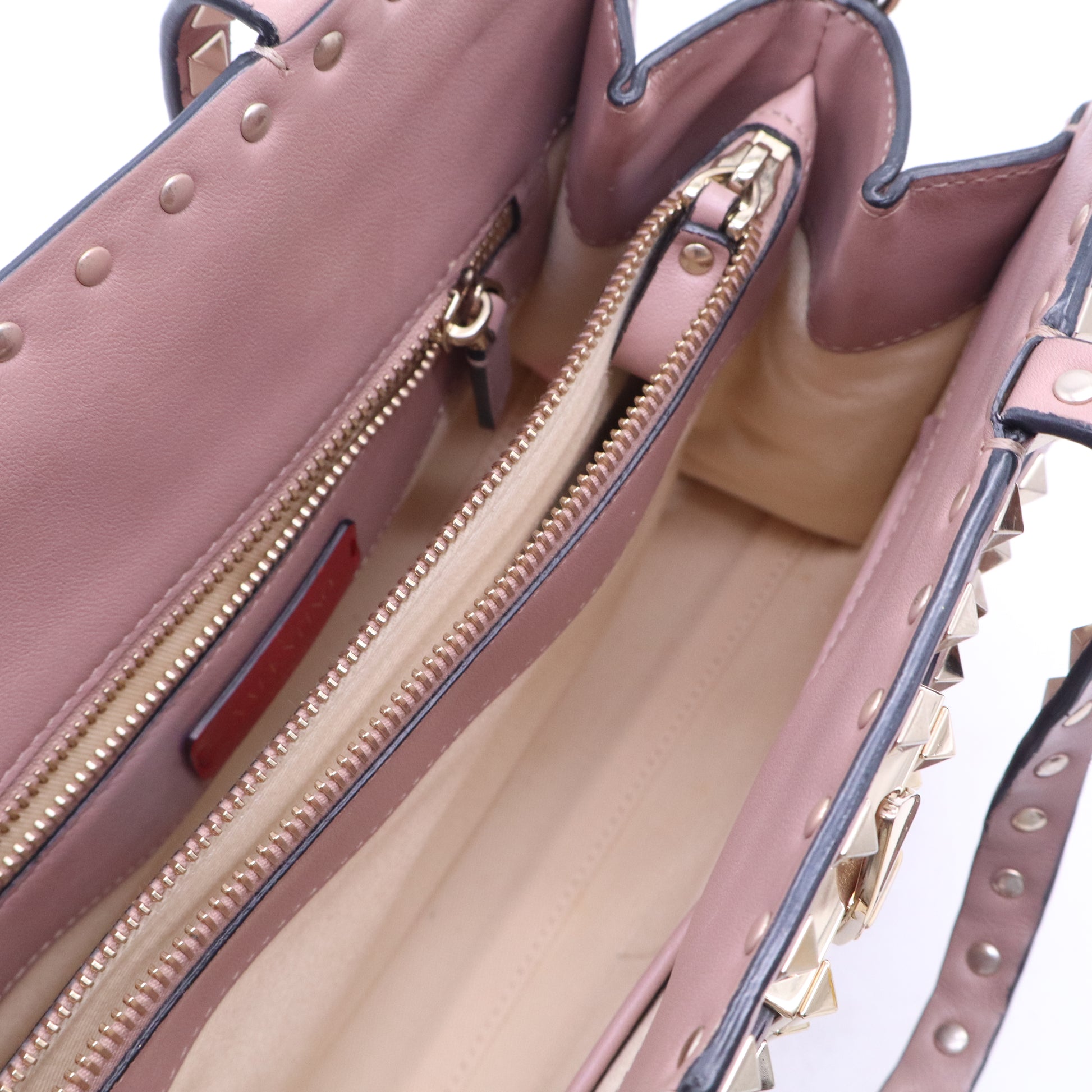 Small Rockstud Grainy Calfskin Crossbody Bag B21226