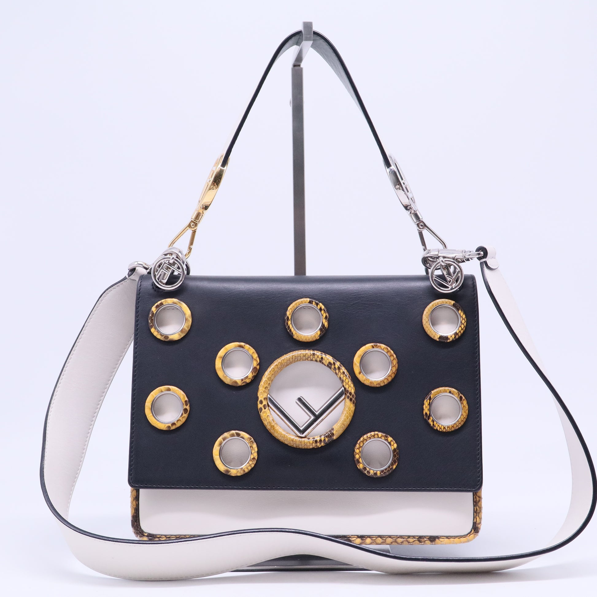 Kan I F Shoulder Bag Leather Medium B20703