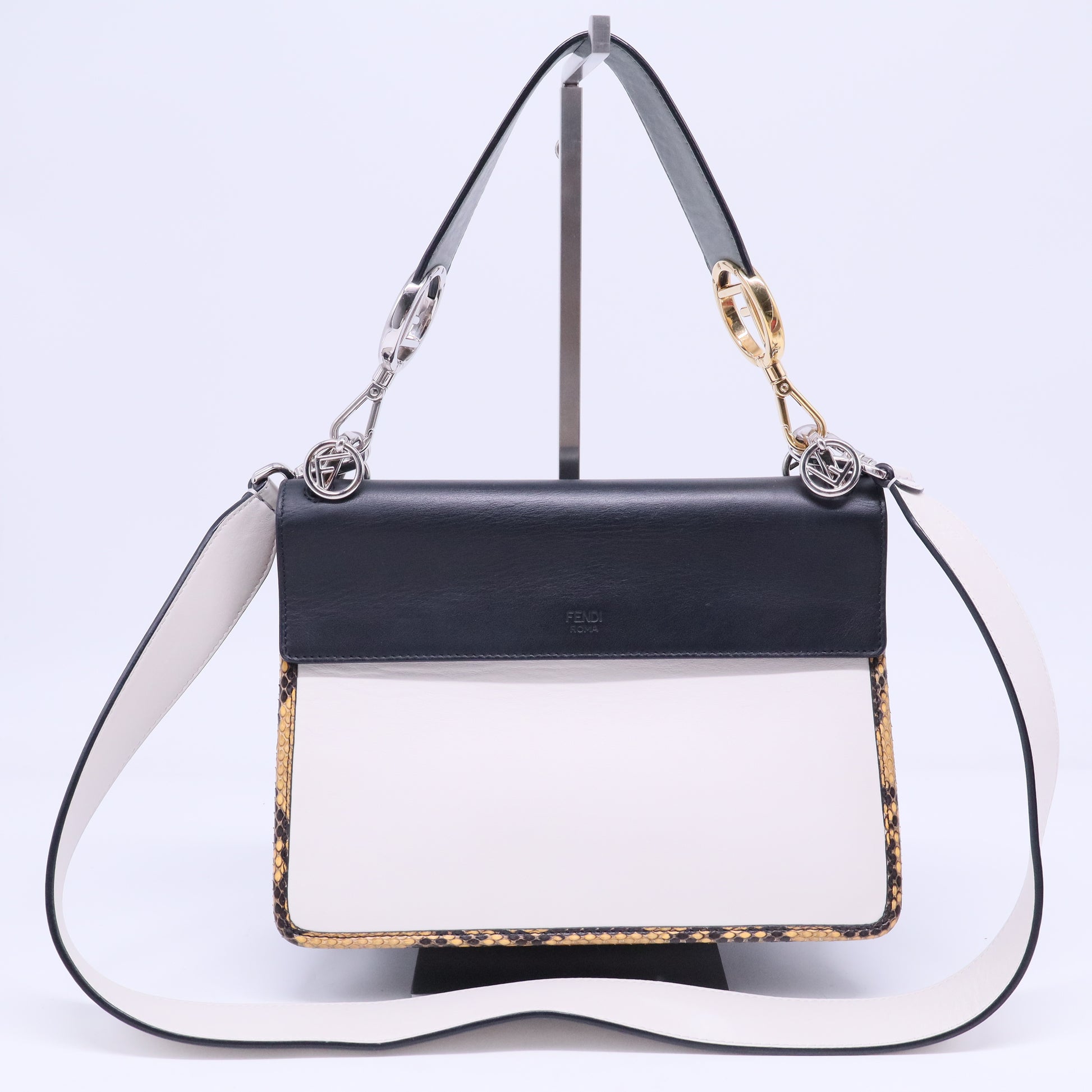 Kan I F Shoulder Bag Leather Medium B20703