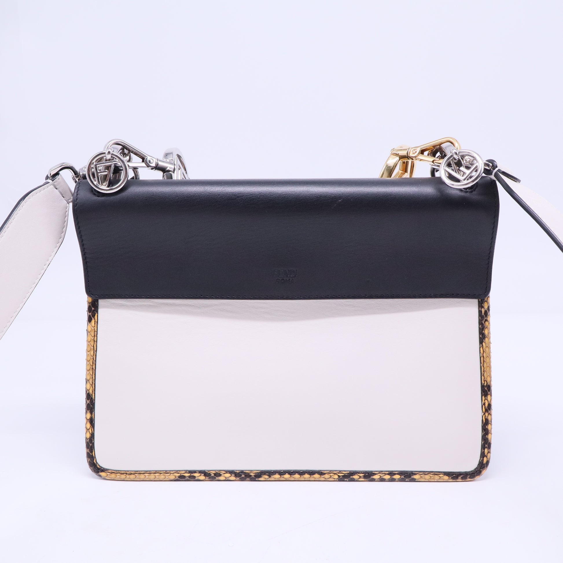 Kan I F Shoulder Bag Leather Medium B20703