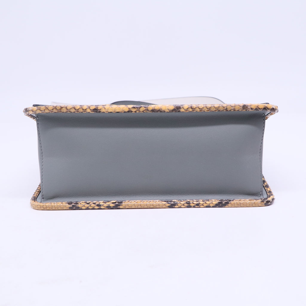 Kan I F Shoulder Bag Leather Medium B20703