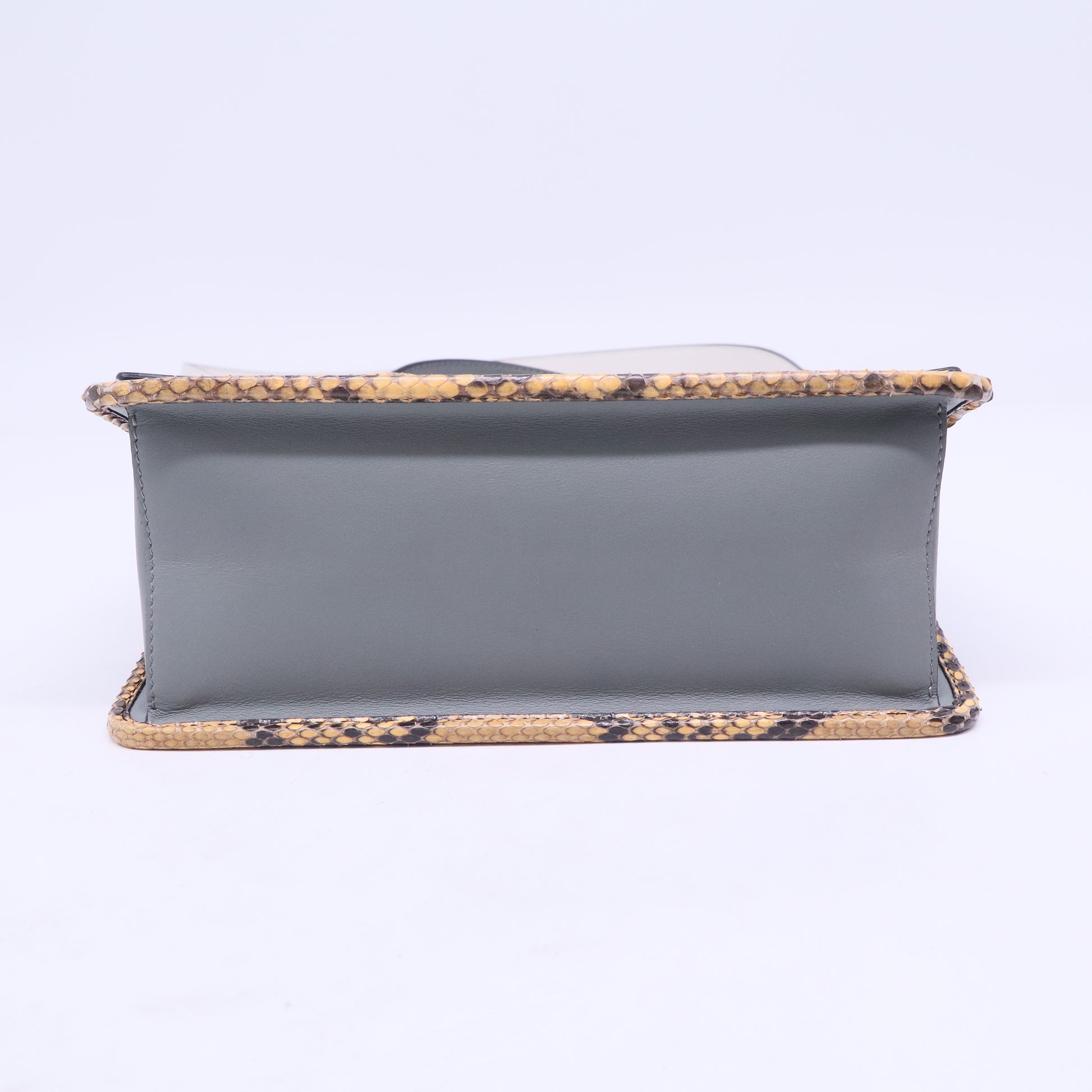Kan I F Shoulder Bag Leather Medium B20703