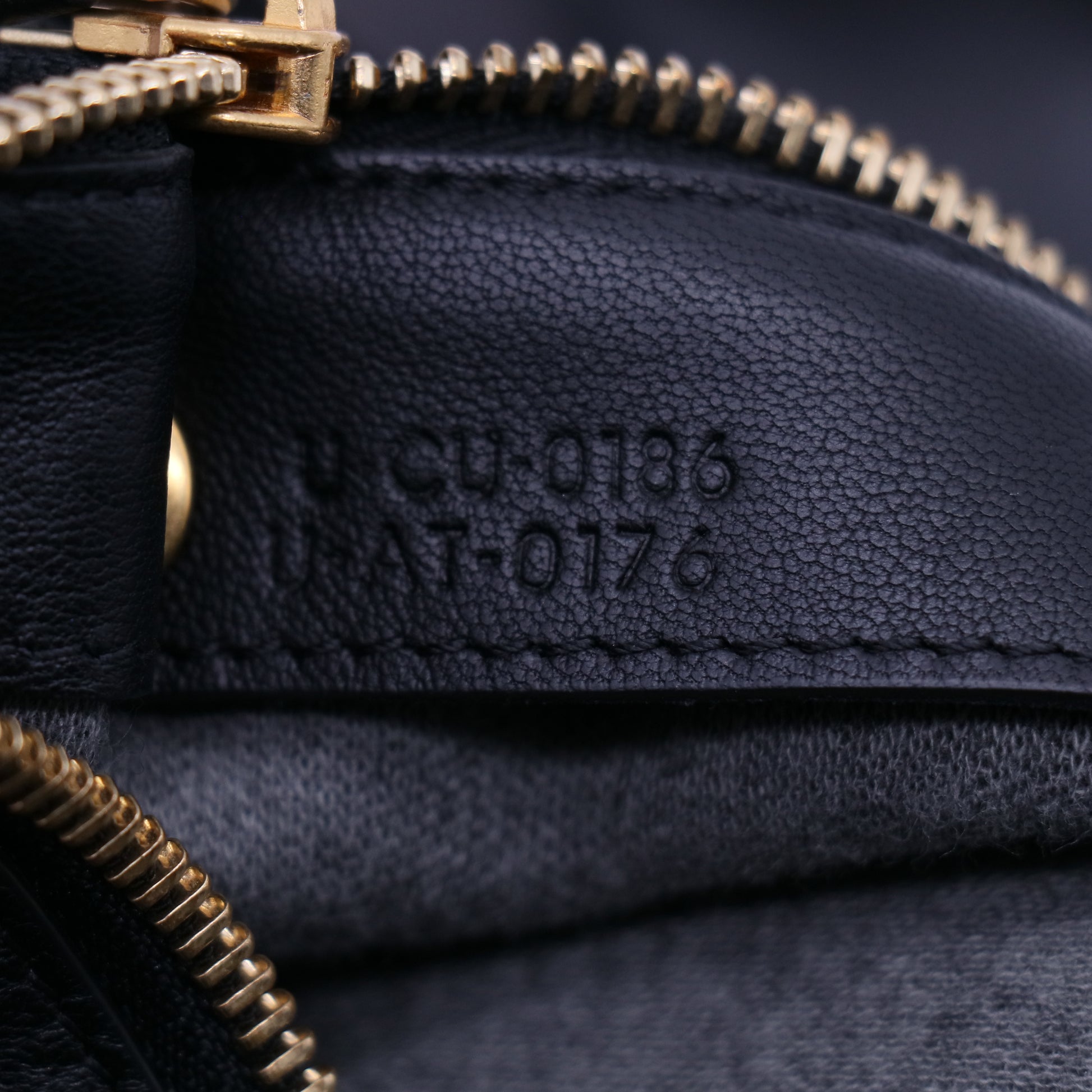 Trio leather crossbody bag B21476