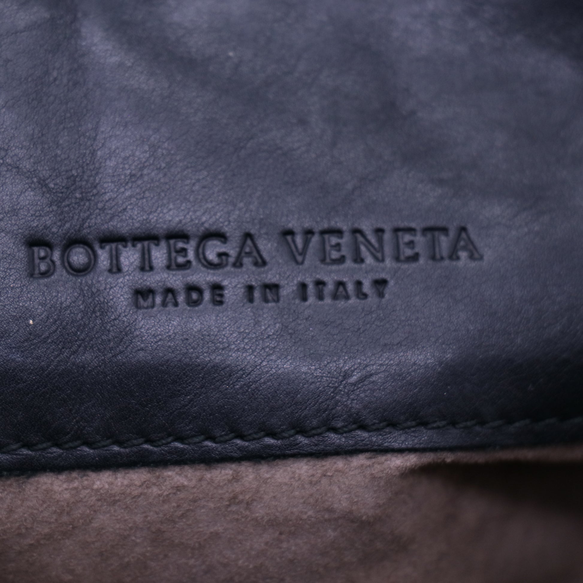 Flap Messenger Bag Intrecciato Nappa Medium B21138