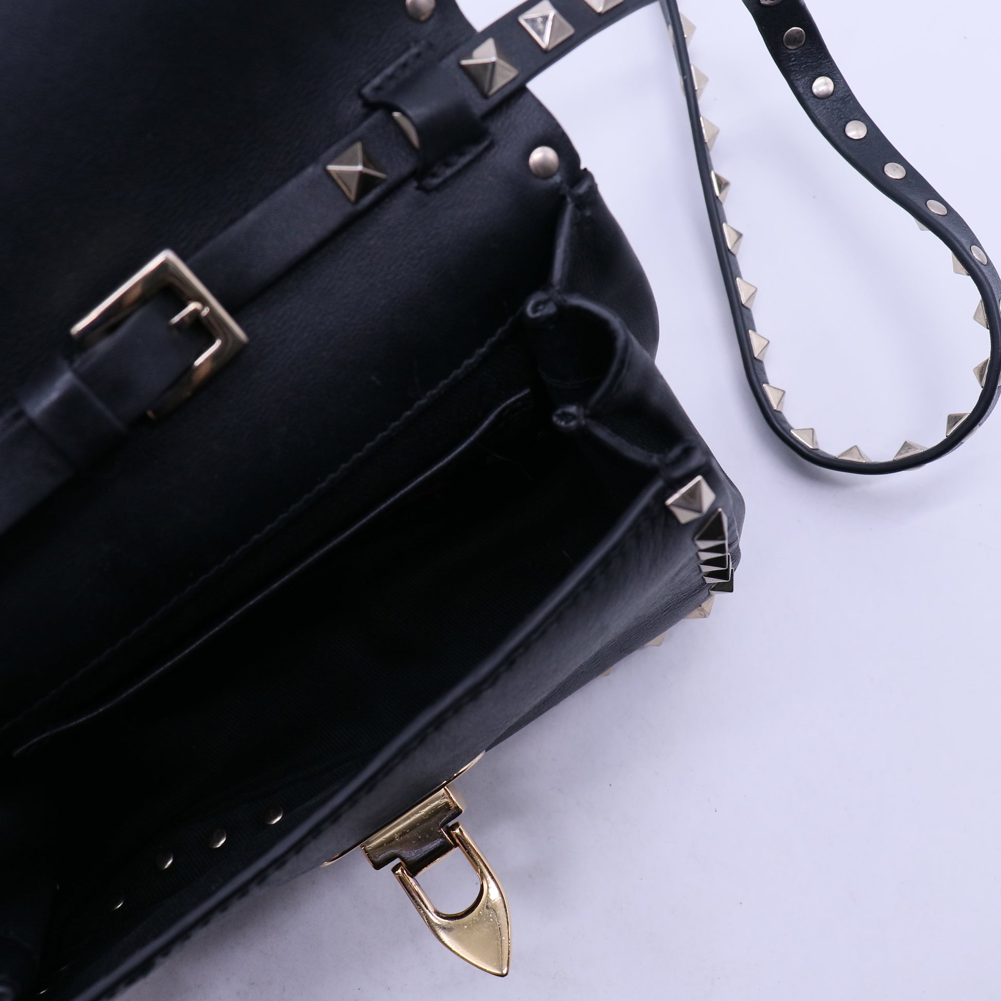 Vitello Mini Rockstud Flap Saddle Crossbody Bag Black B21005
