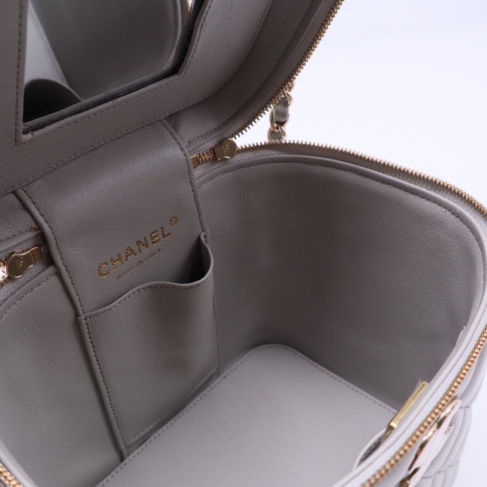 Vanity Case Quilted Leather Top Handle Chain Bag B20710