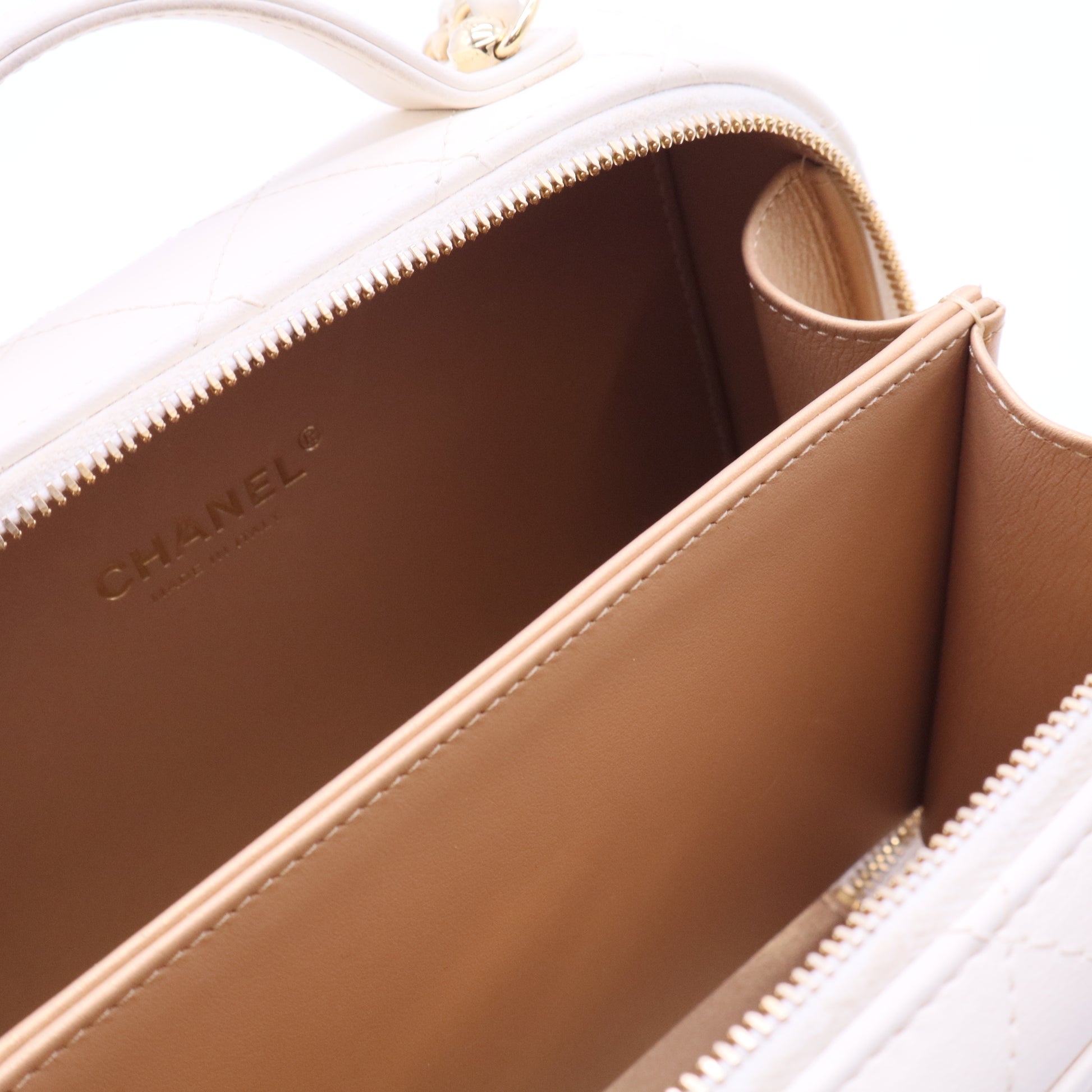 Lambskin Quilted Golden Plate Vanity Case White Gold B12405