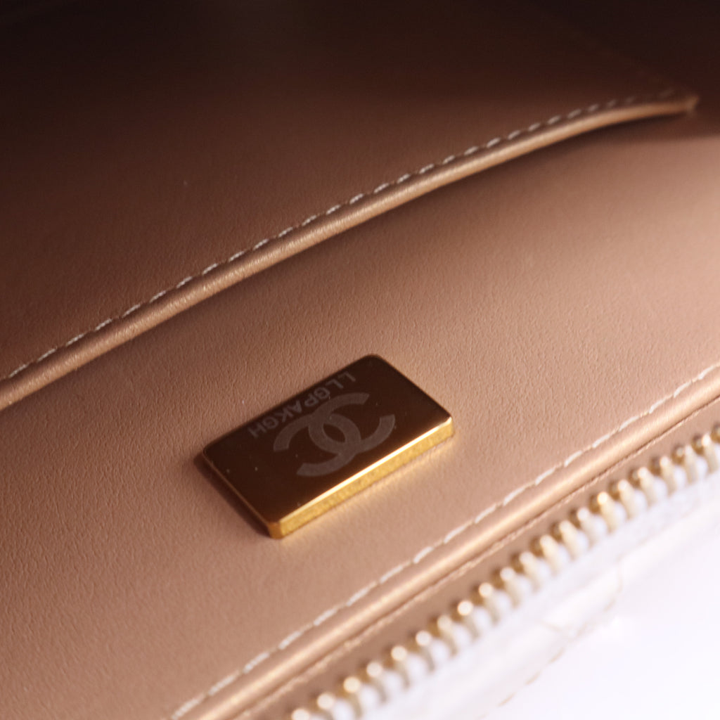 Lambskin Quilted Golden Plate Vanity Case White Gold B12405