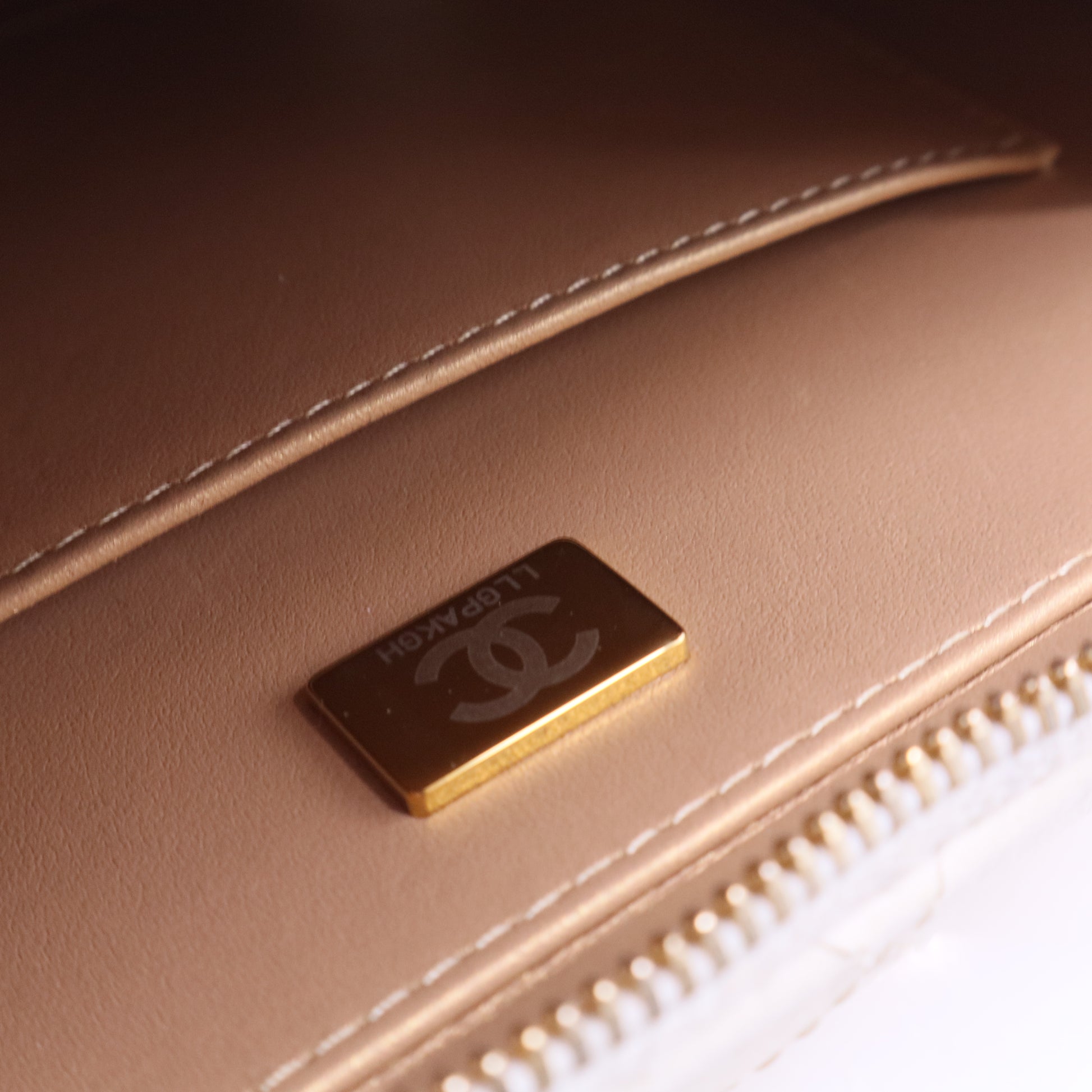 Lambskin Quilted Golden Plate Vanity Case White Gold B12405
