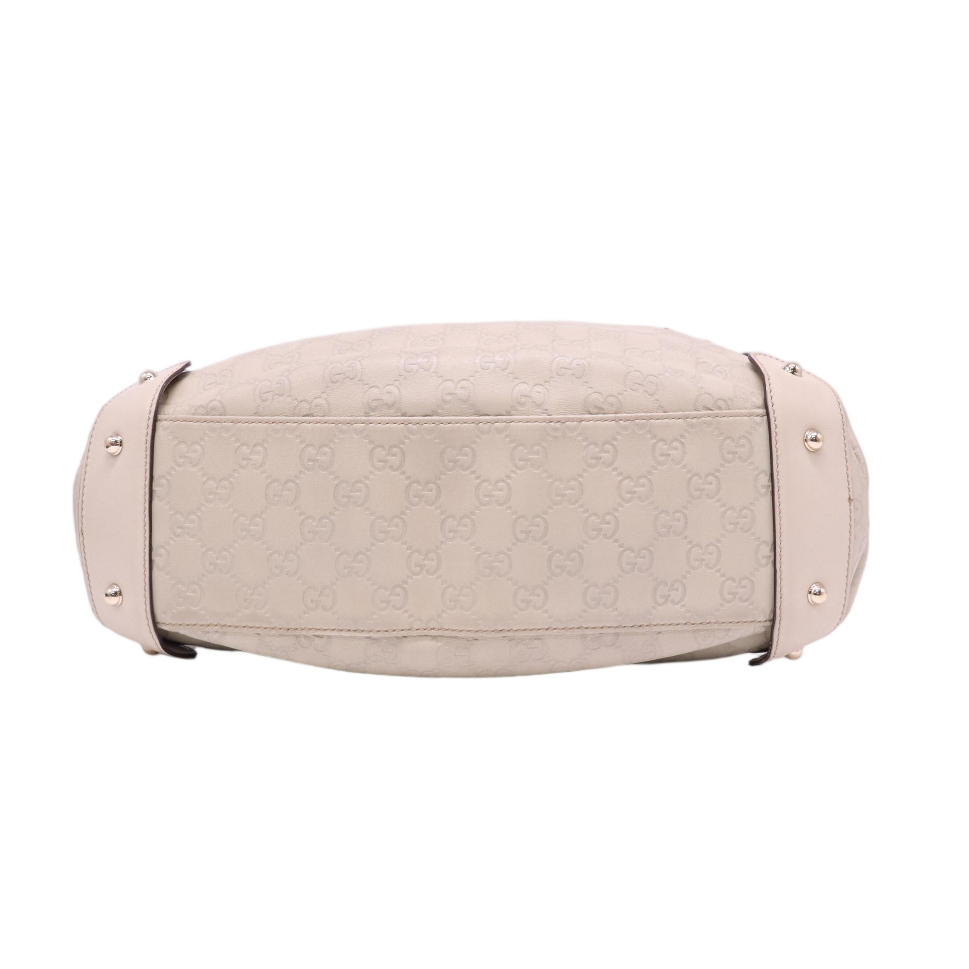 Gucci Guccissima Leather Pelham Medium Shoulder Bag B22127
