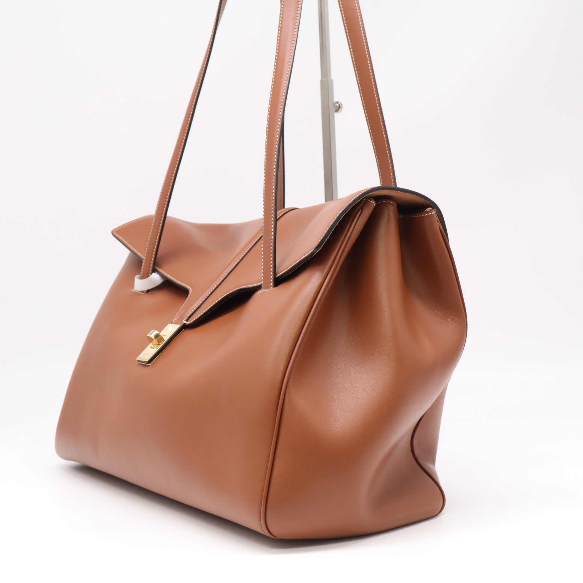 CELINE Medium Soft 16 (Seize) Bag B22272