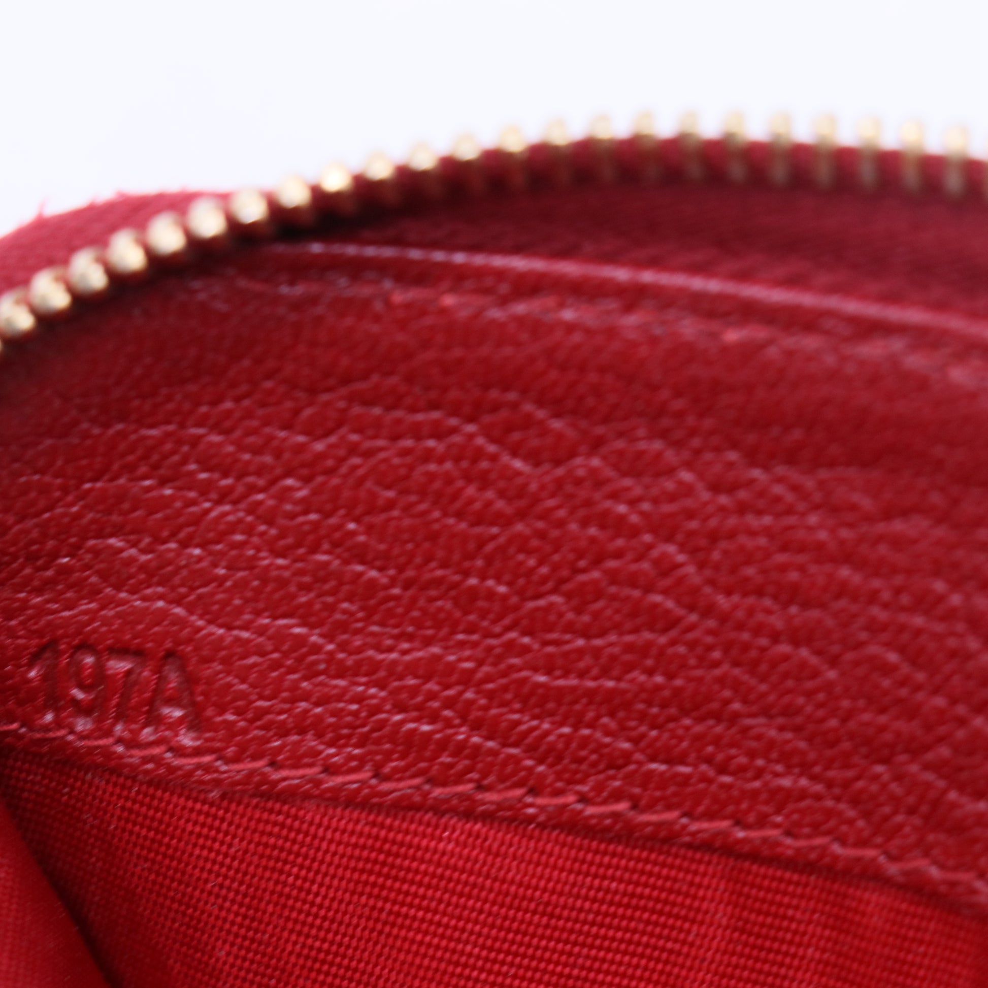 Round Zip Long Wallet Leather W21206