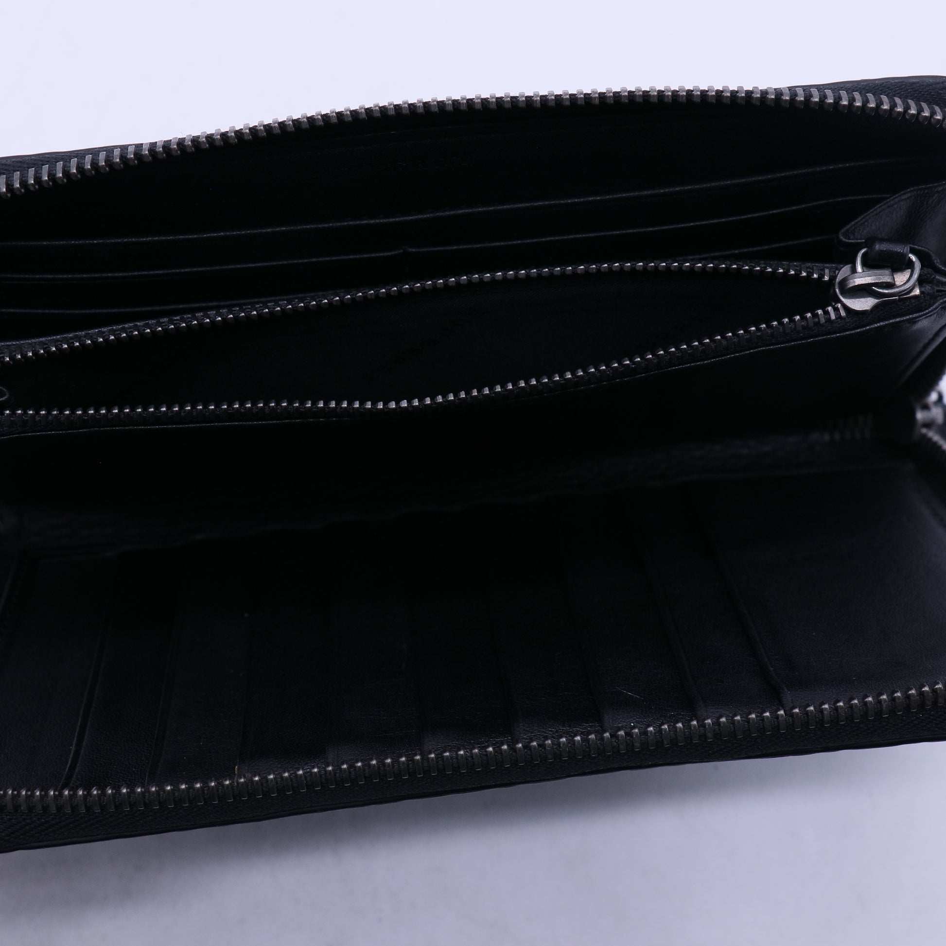 Burberry black leather cluch wallet W21158