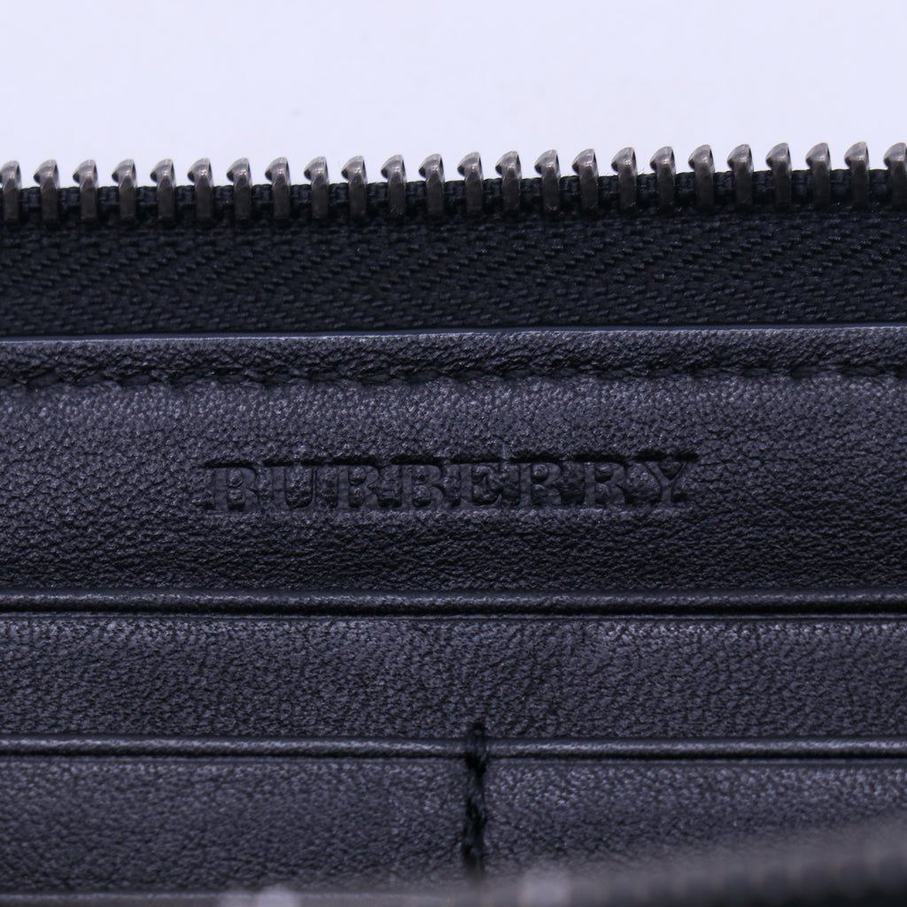 Burberry black leather cluch wallet W21158