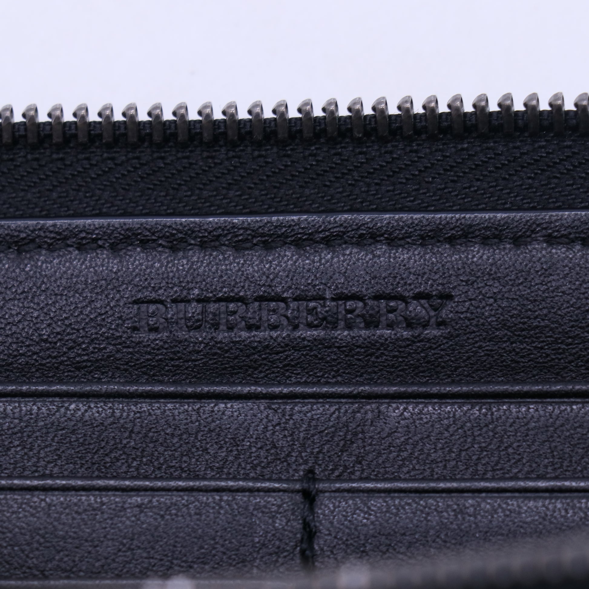 Burberry black leather cluch wallet W21158