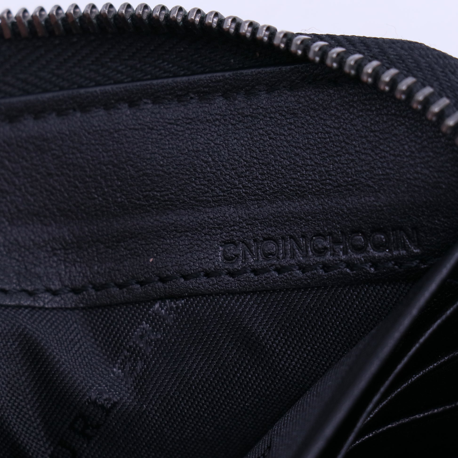 Burberry black leather cluch wallet W21158