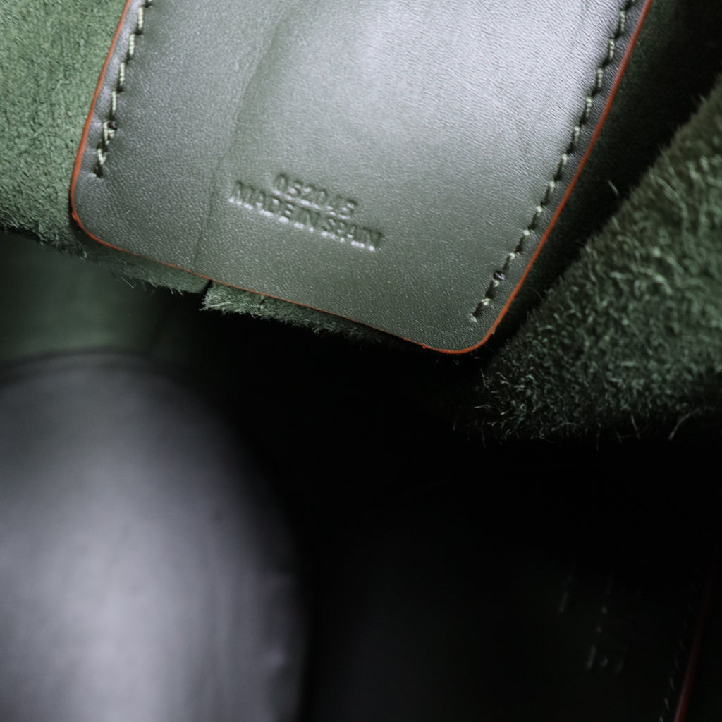 Balloon Calfskin Shoulder Bag Olive B20520