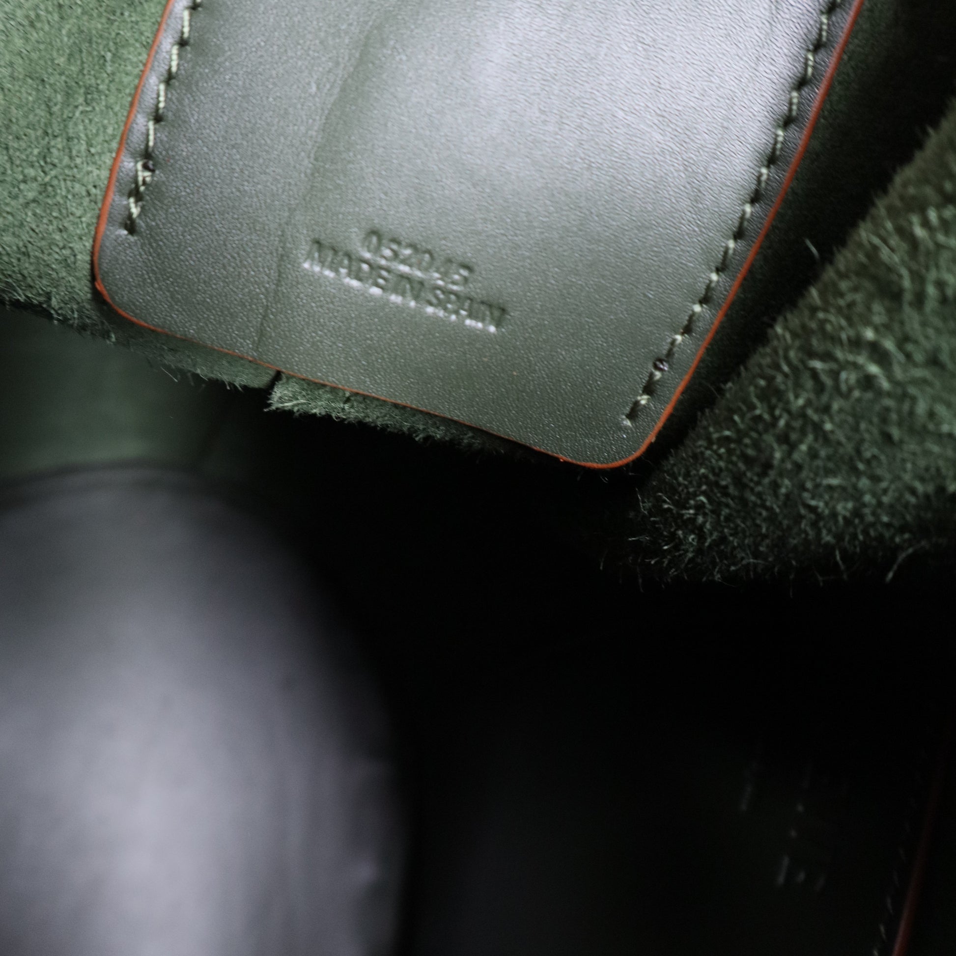 Balloon Calfskin Shoulder Bag Olive B20520