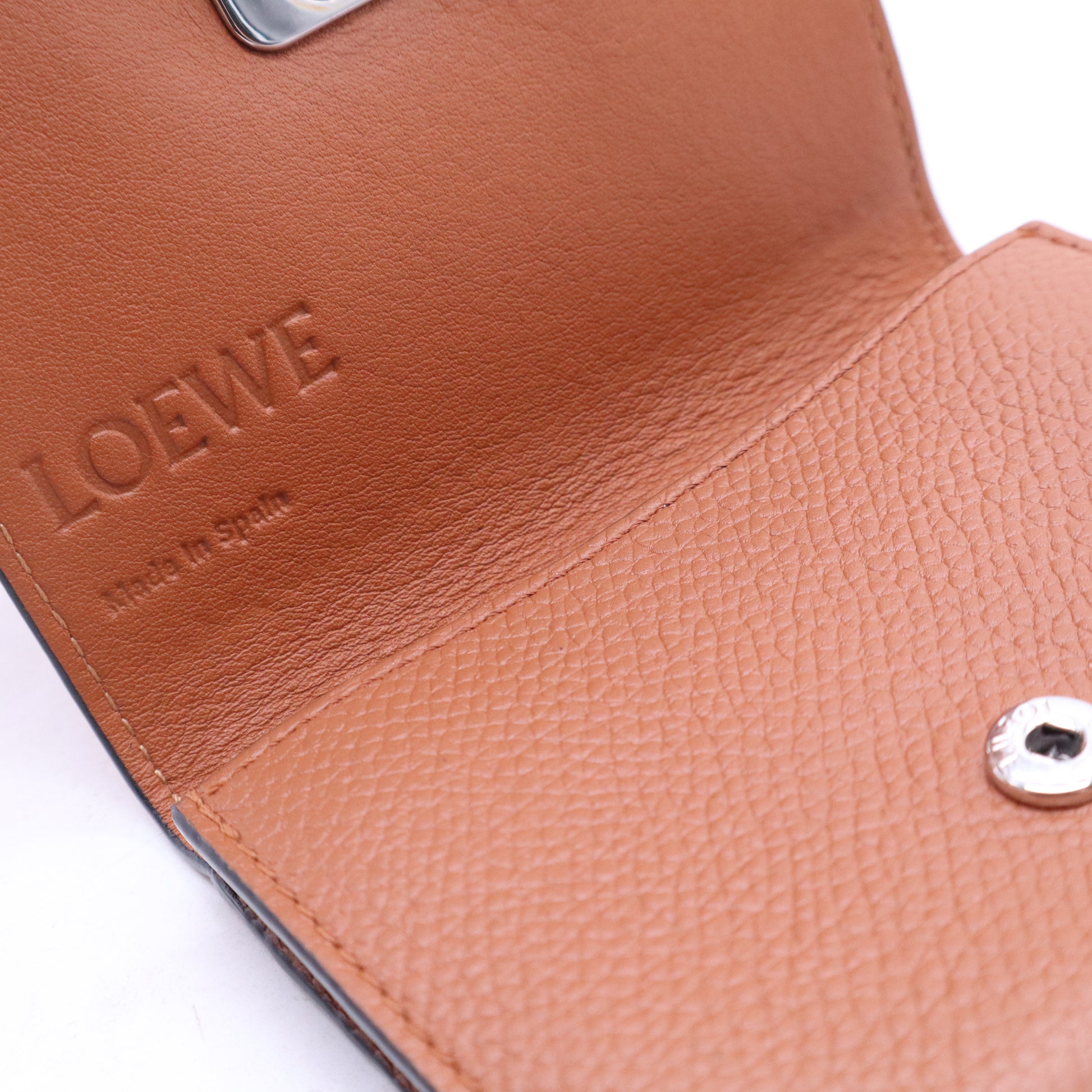 Anagram trifold wallet W21142
