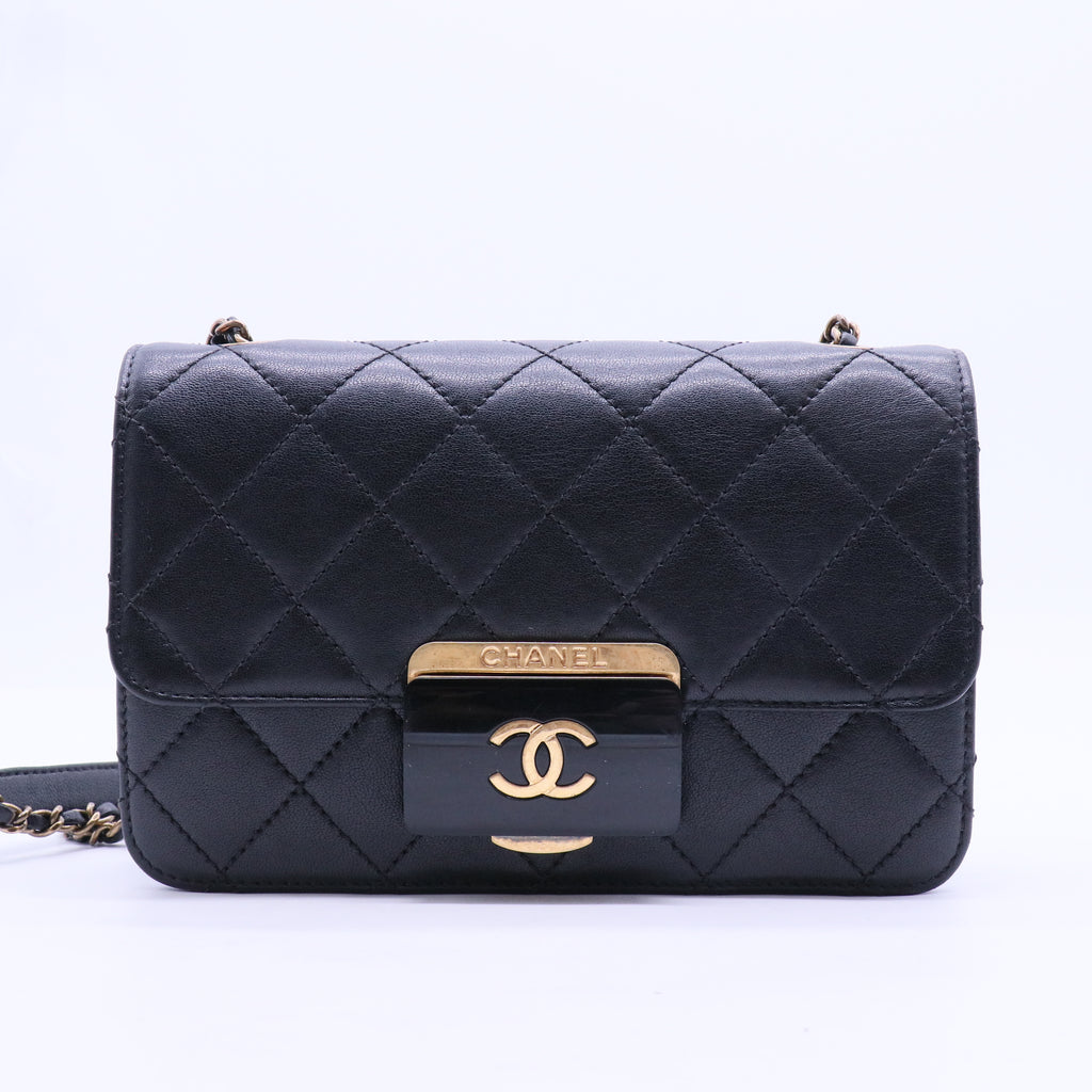 Black Quilted Leather Beauty Lock Flap Bag B12389