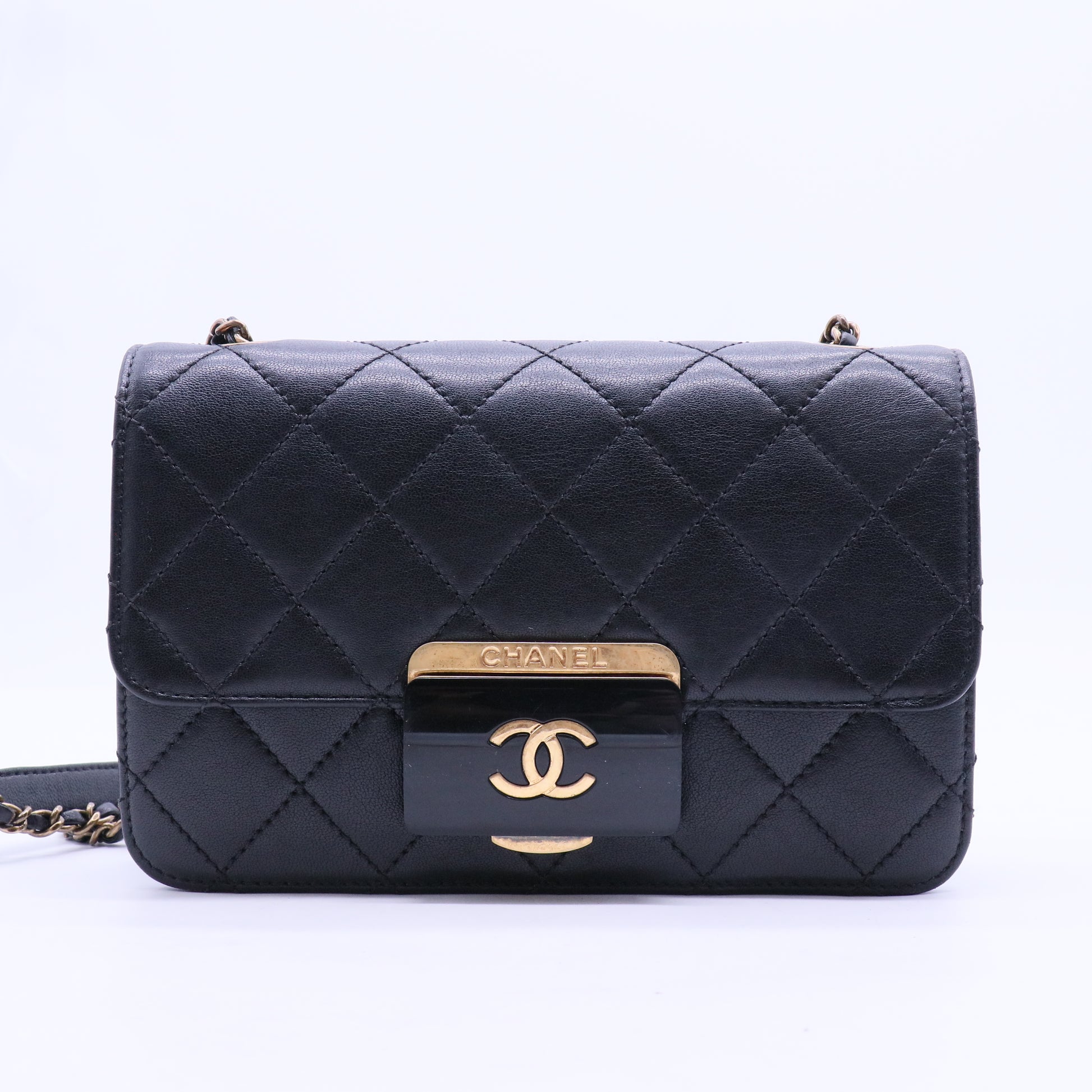 Black Quilted Leather Beauty Lock Flap Bag B12389