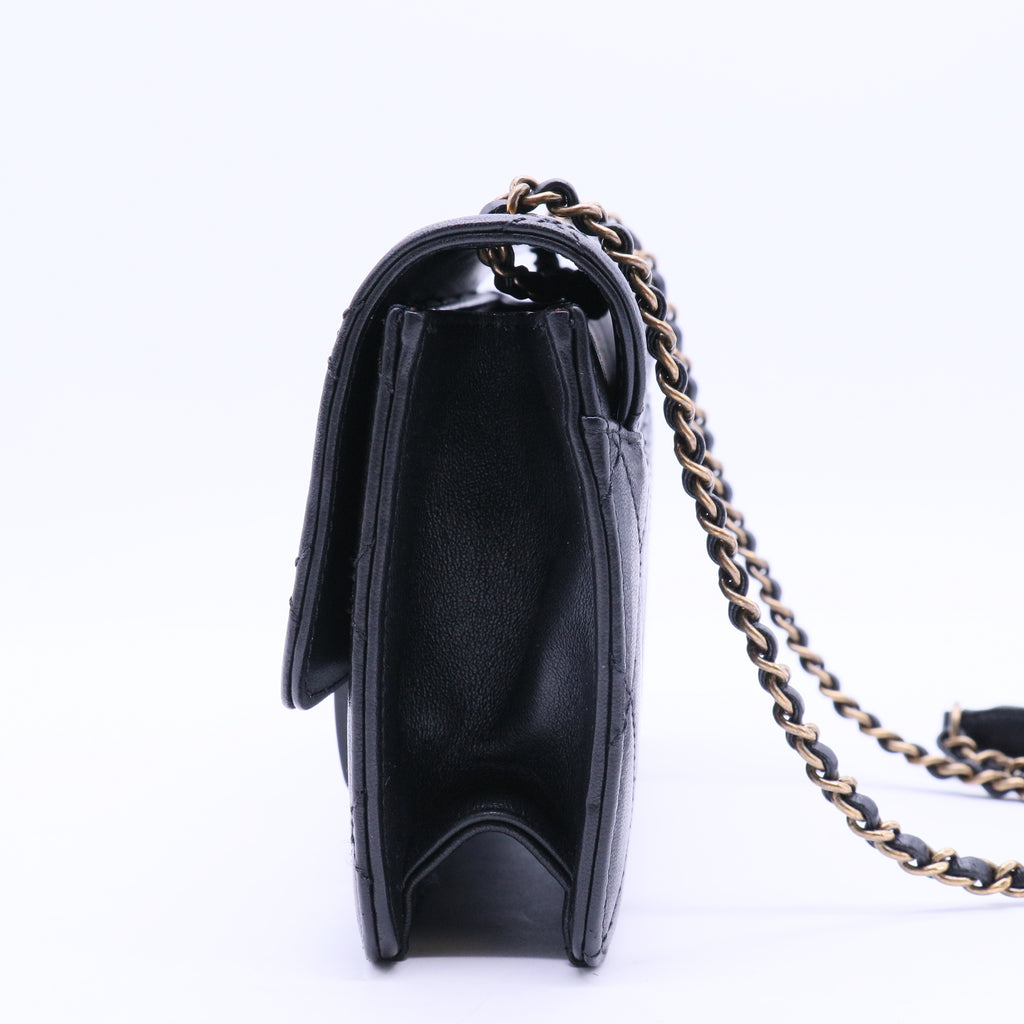 Black Quilted Leather Beauty Lock Flap Bag B12389