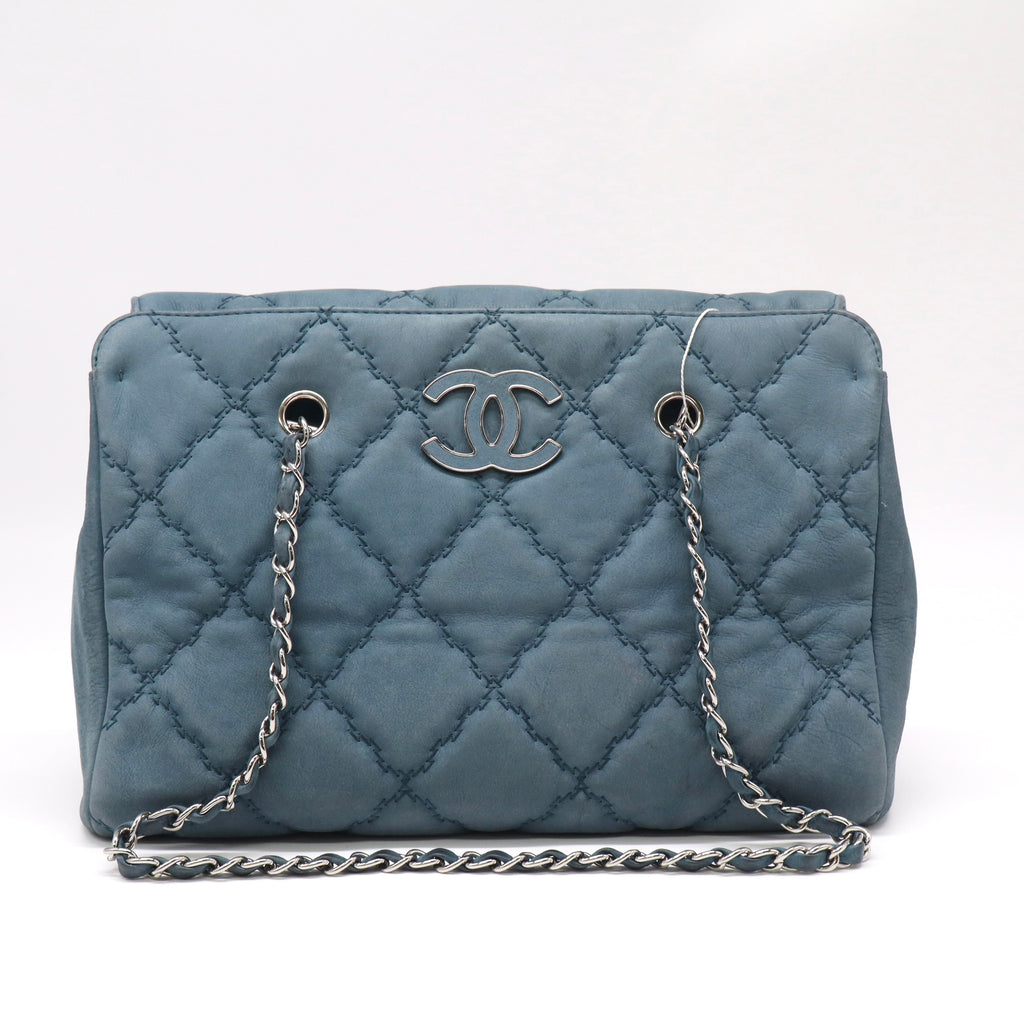 Chanel Jumbo Quilted Lambskin CC Chain Shopping Tote LDZ110
