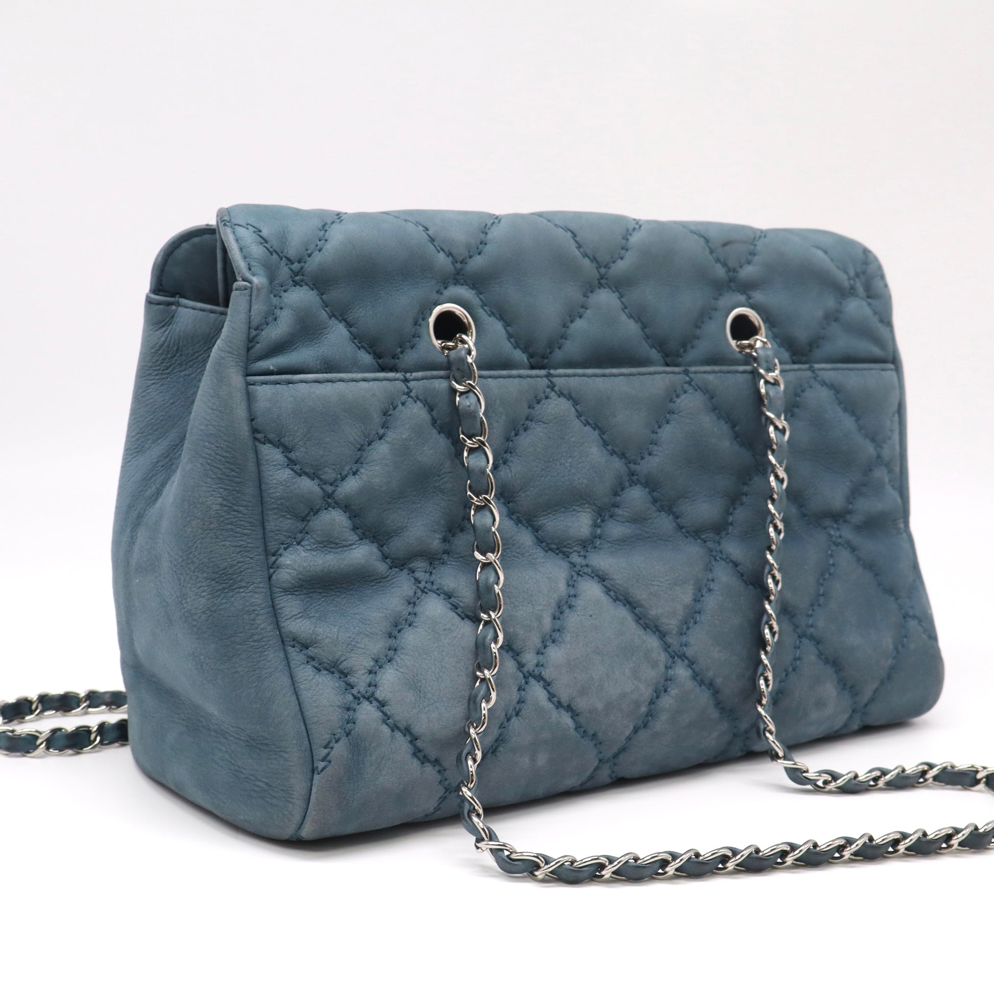 Chanel Jumbo Quilted Lambskin CC Chain Shopping Tote LDZ110