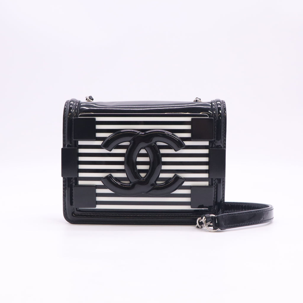 Plexiglass Patent Mini Striped Boy Brick Flap Black White B24347
