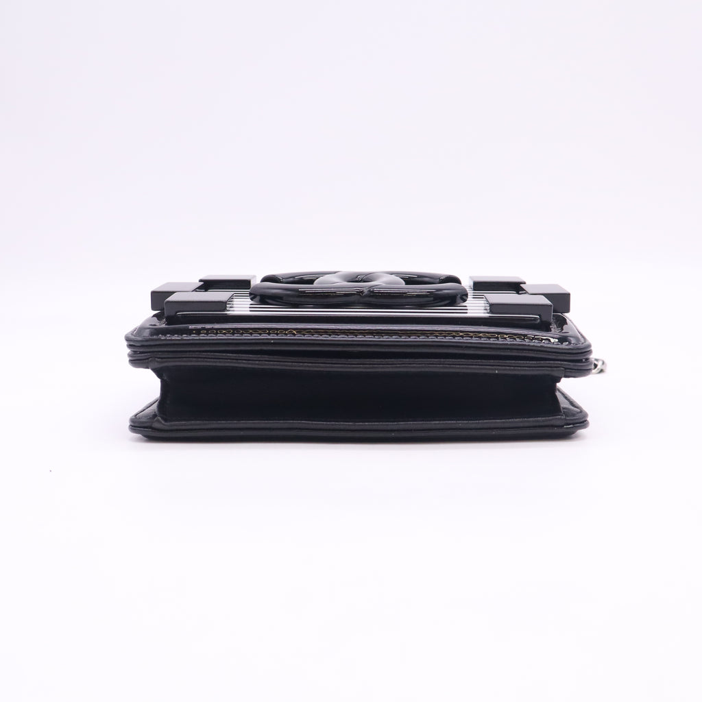 Plexiglass Patent Mini Striped Boy Brick Flap Black White B24347