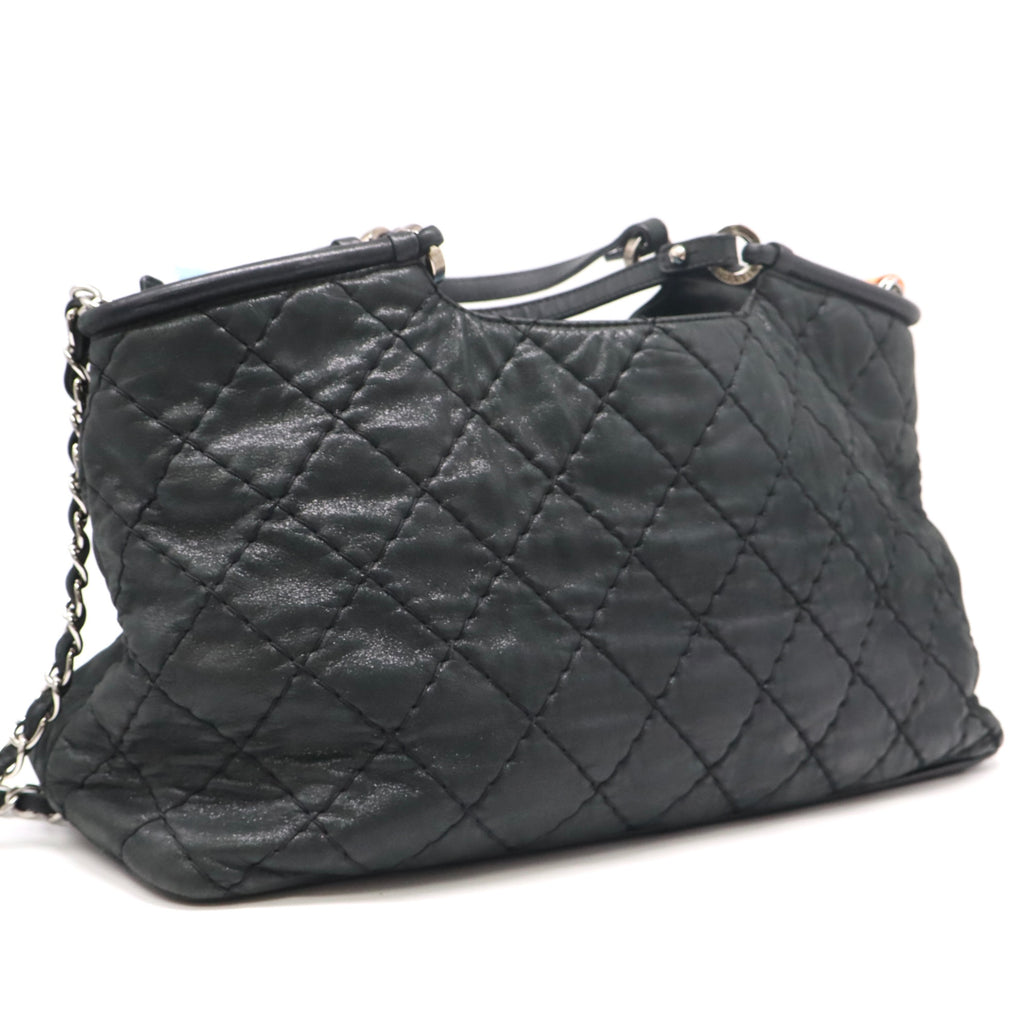 Chanel vintage Diamond Quilted Shiny Leather Top Handle Tote Bag LDZ136