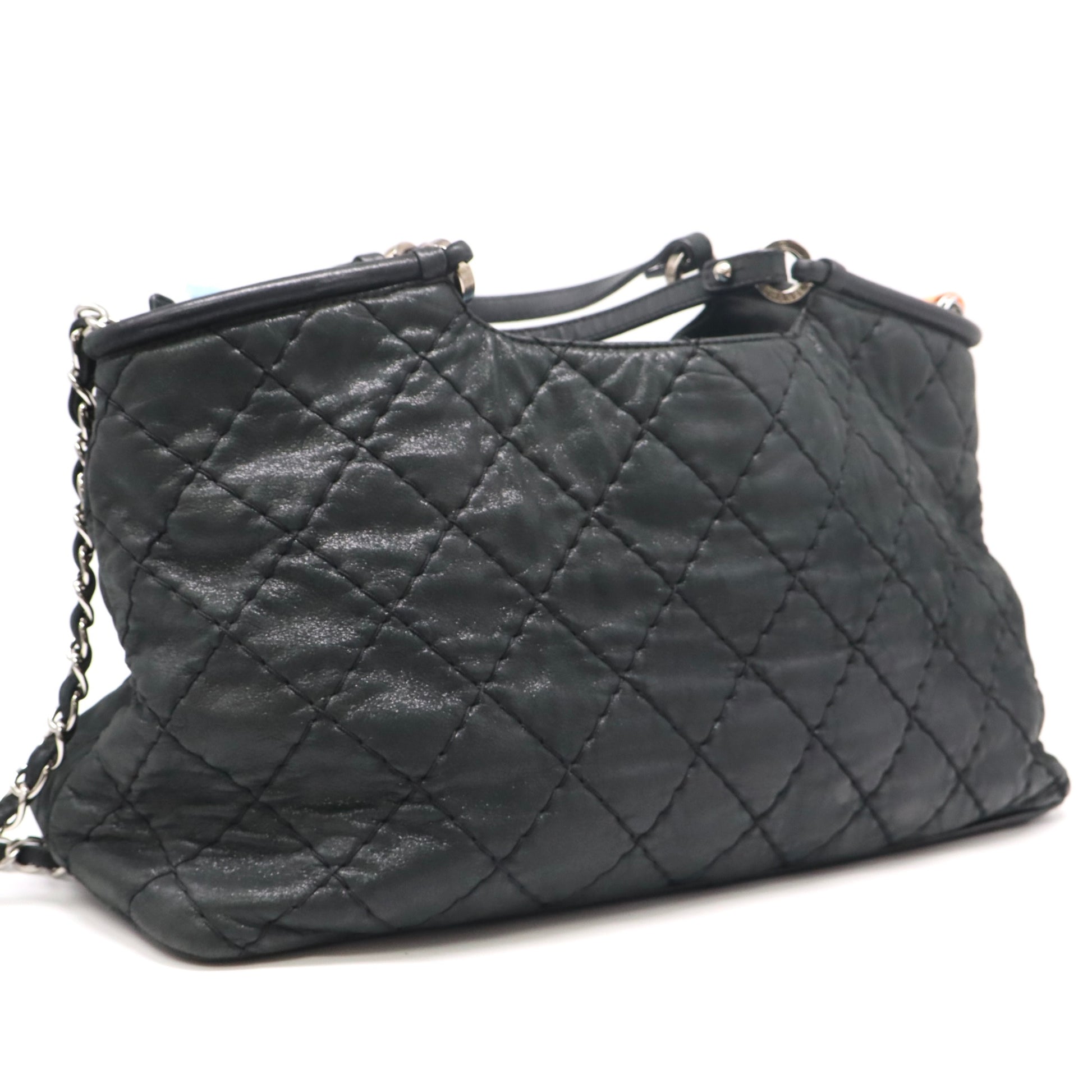 Chanel vintage Diamond Quilted Shiny Leather Top Handle Tote Bag LDZ136