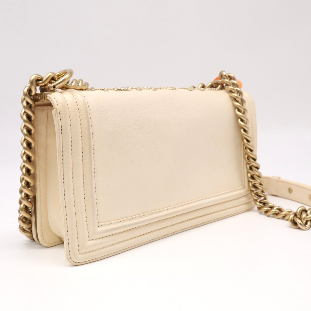 Chanel vintage Baroque Embossde Metal Flap Chain Clutch Crossbody Bag Twins LDZ142