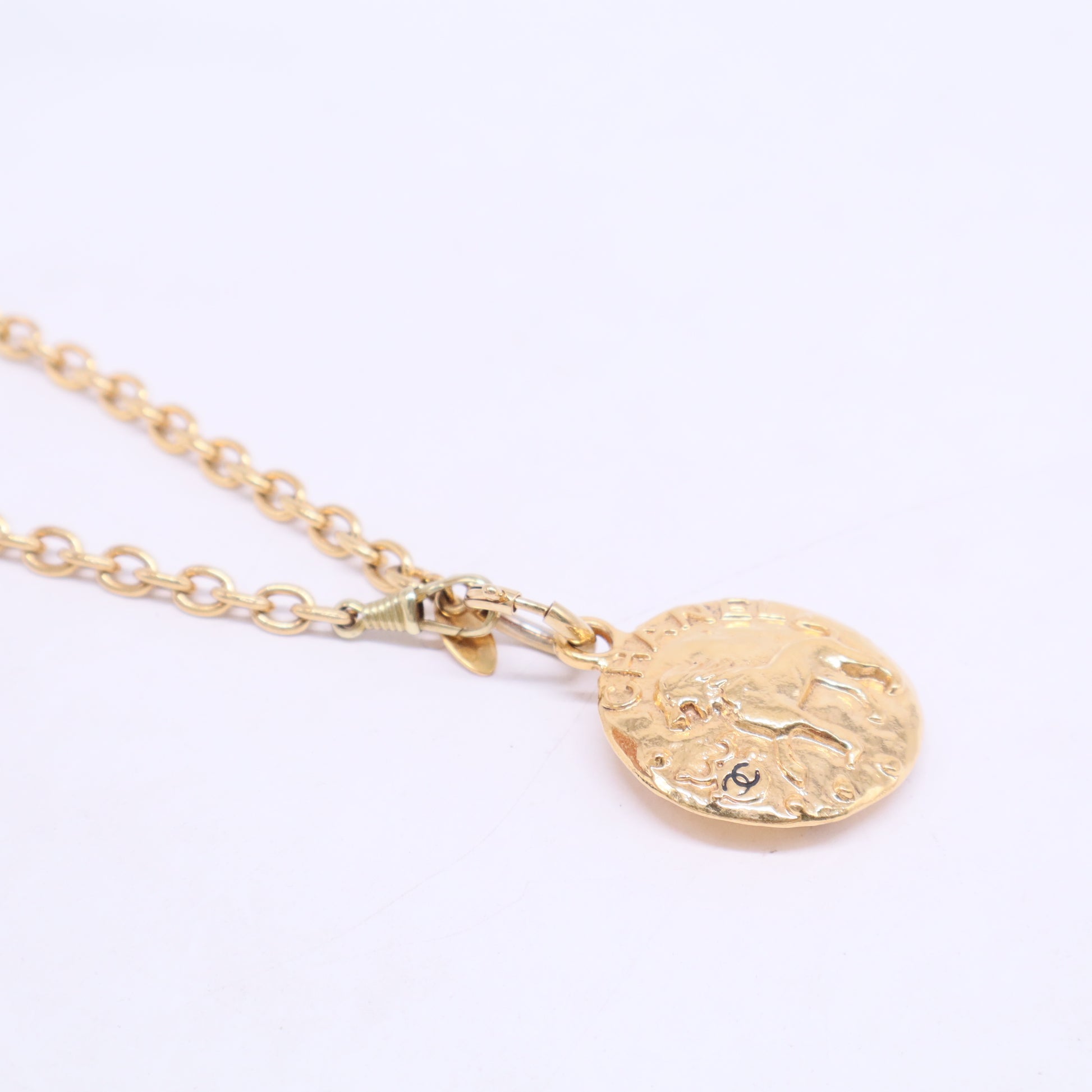 Gold Metal Leo The Lion Coin Necklace W20435