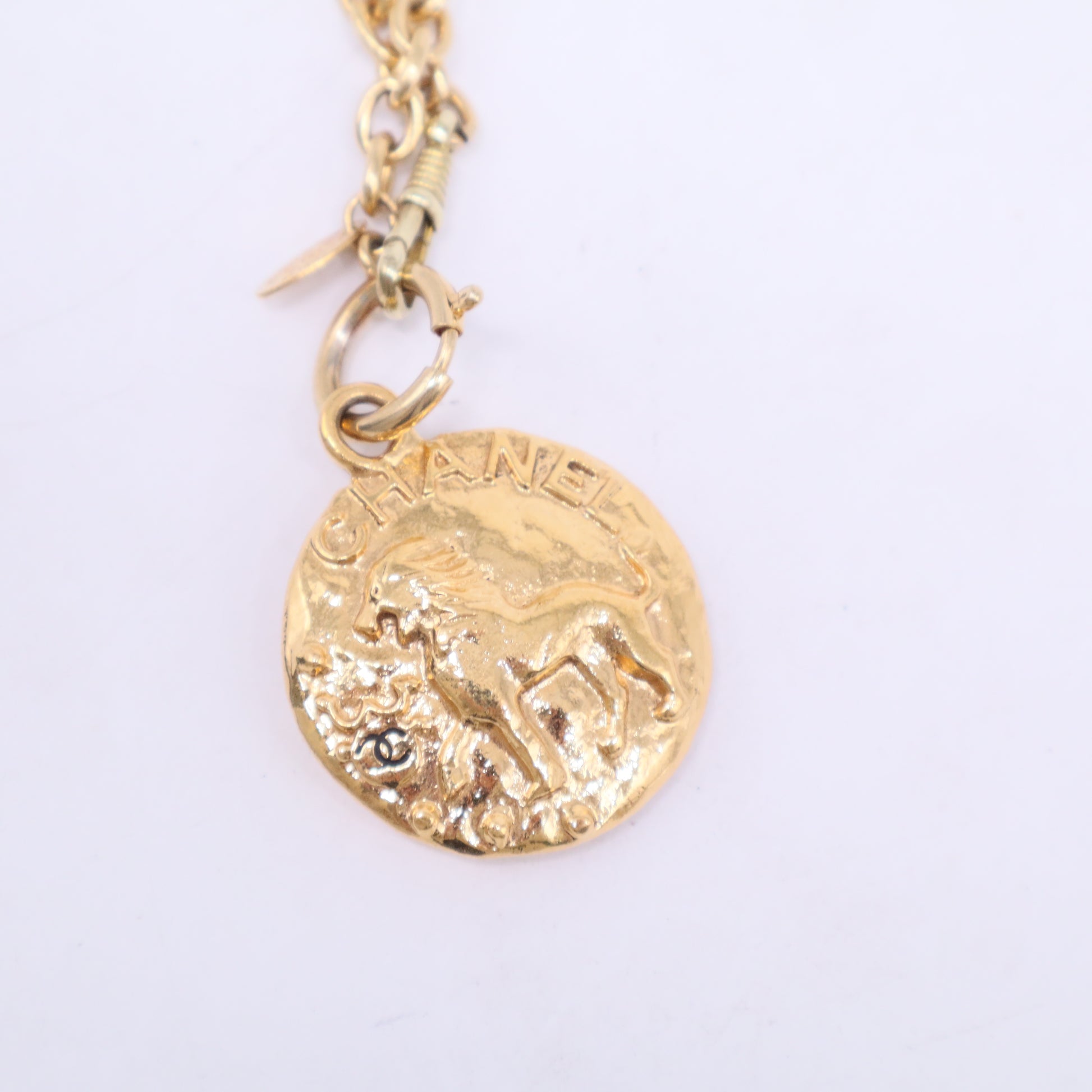 Gold Metal Leo The Lion Coin Necklace W20435