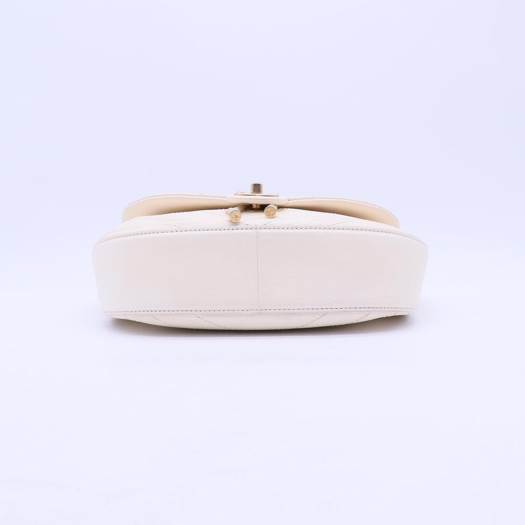 Chanel V-stitch Shoulder Bag B21646