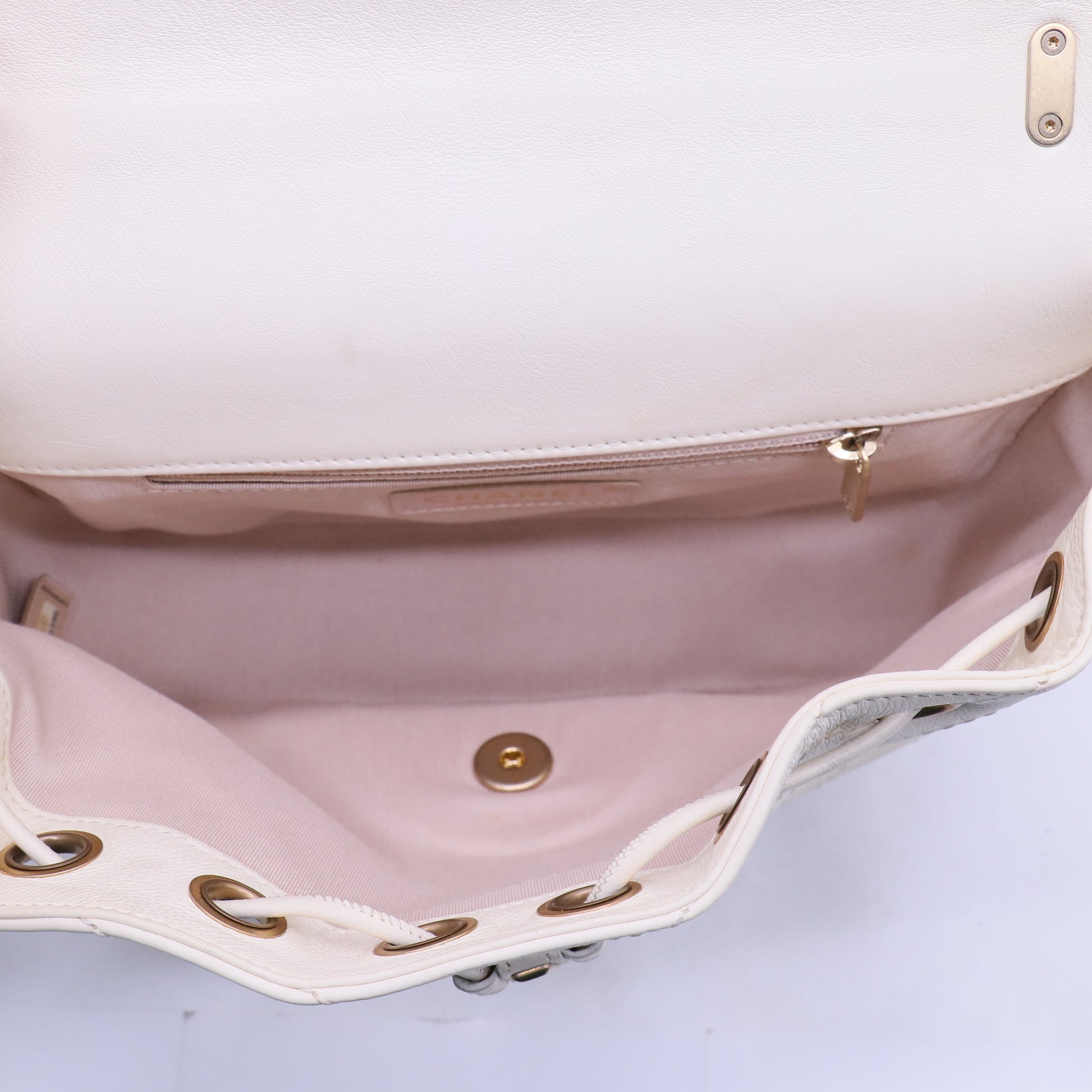 Chanel V-stitch Shoulder Bag B21646