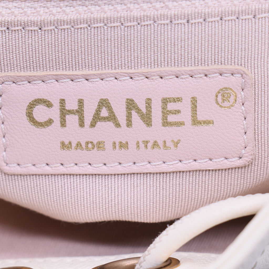 Chanel V-stitch Shoulder Bag B21646
