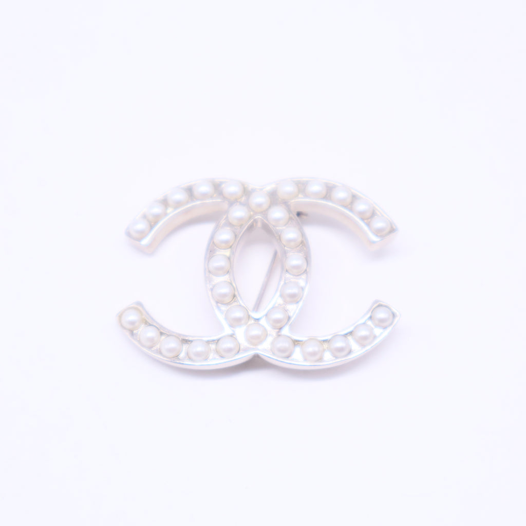 Faux Pearl CC Brooch Pin W20544